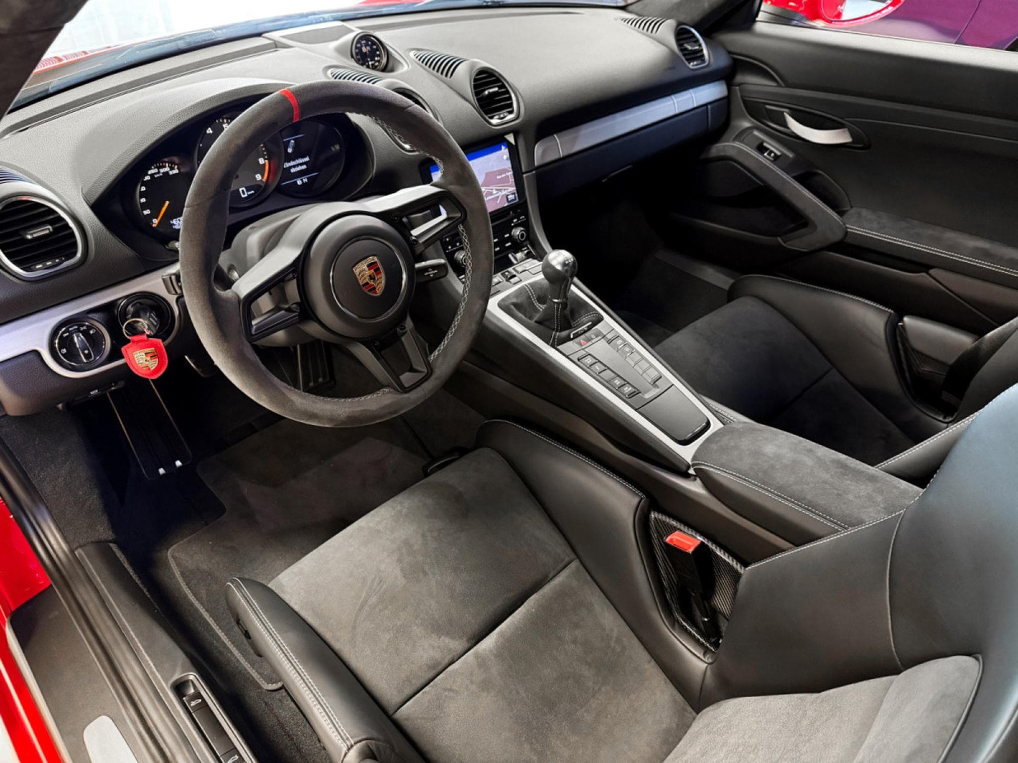 Porsche Cayman 718 GT4 (2020) - Photo 9