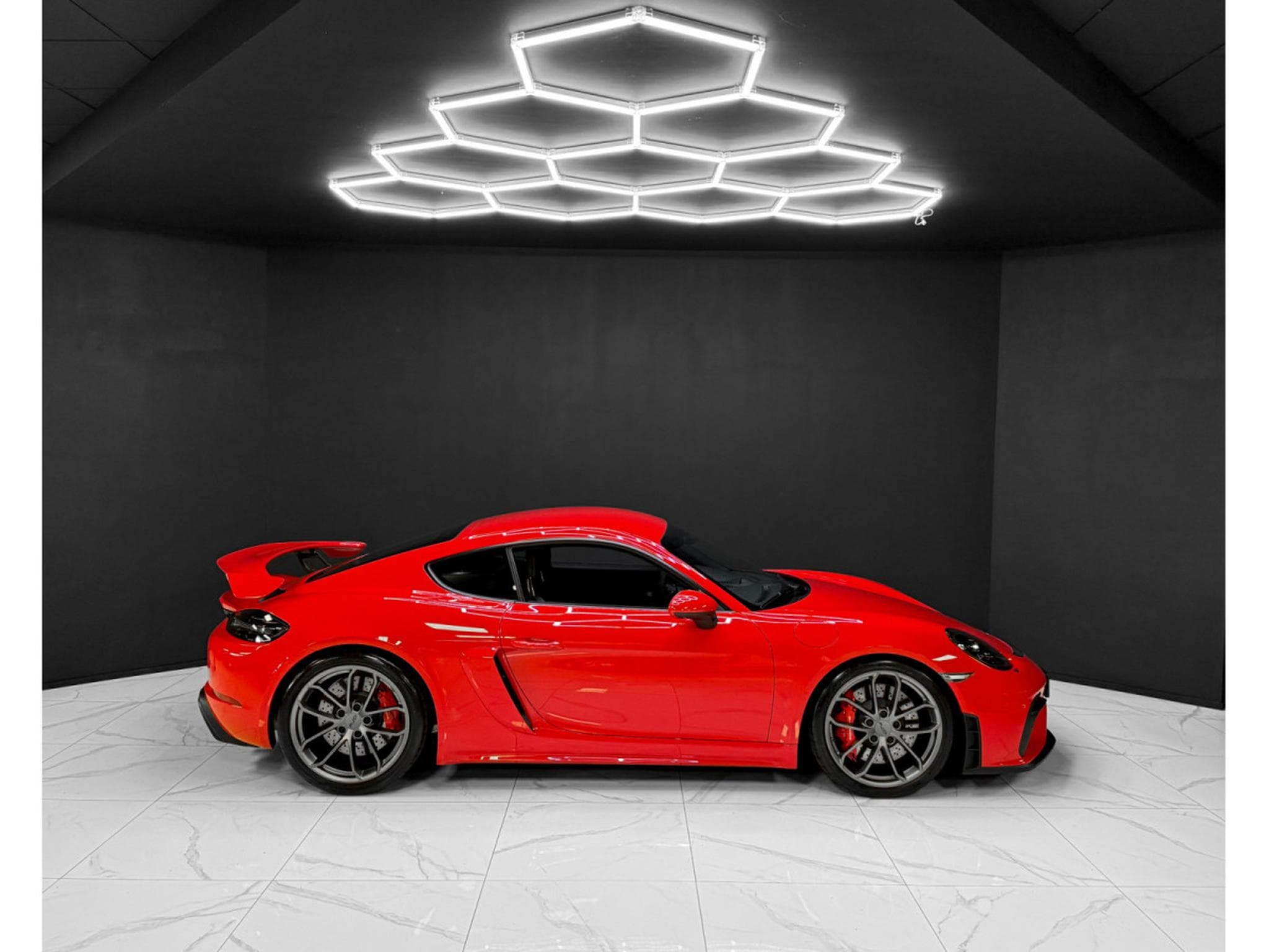 Porsche Cayman 718 GT4 (2020) - Photo 6