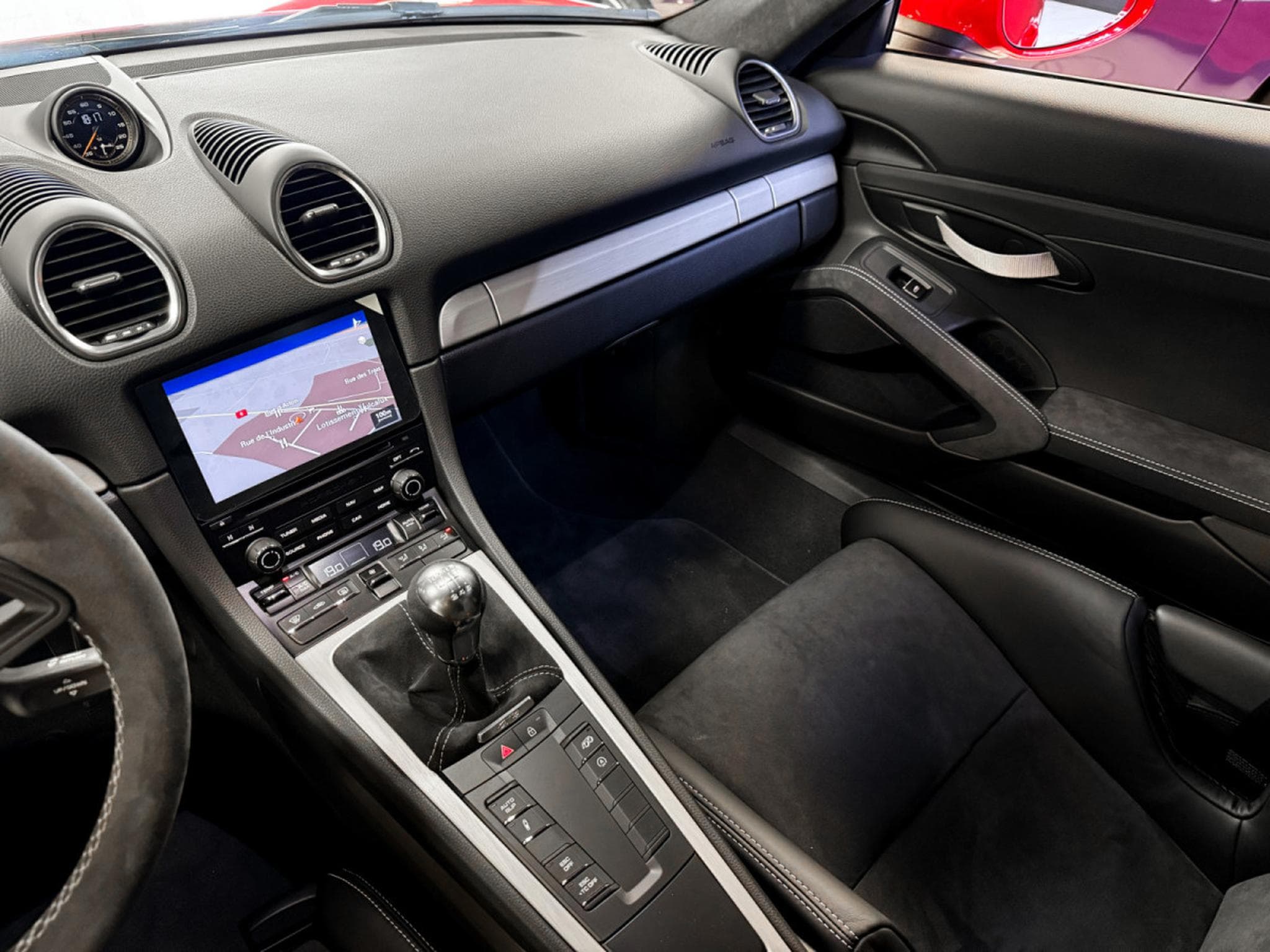 Porsche Cayman 718 GT4 (2020) - Photo 12