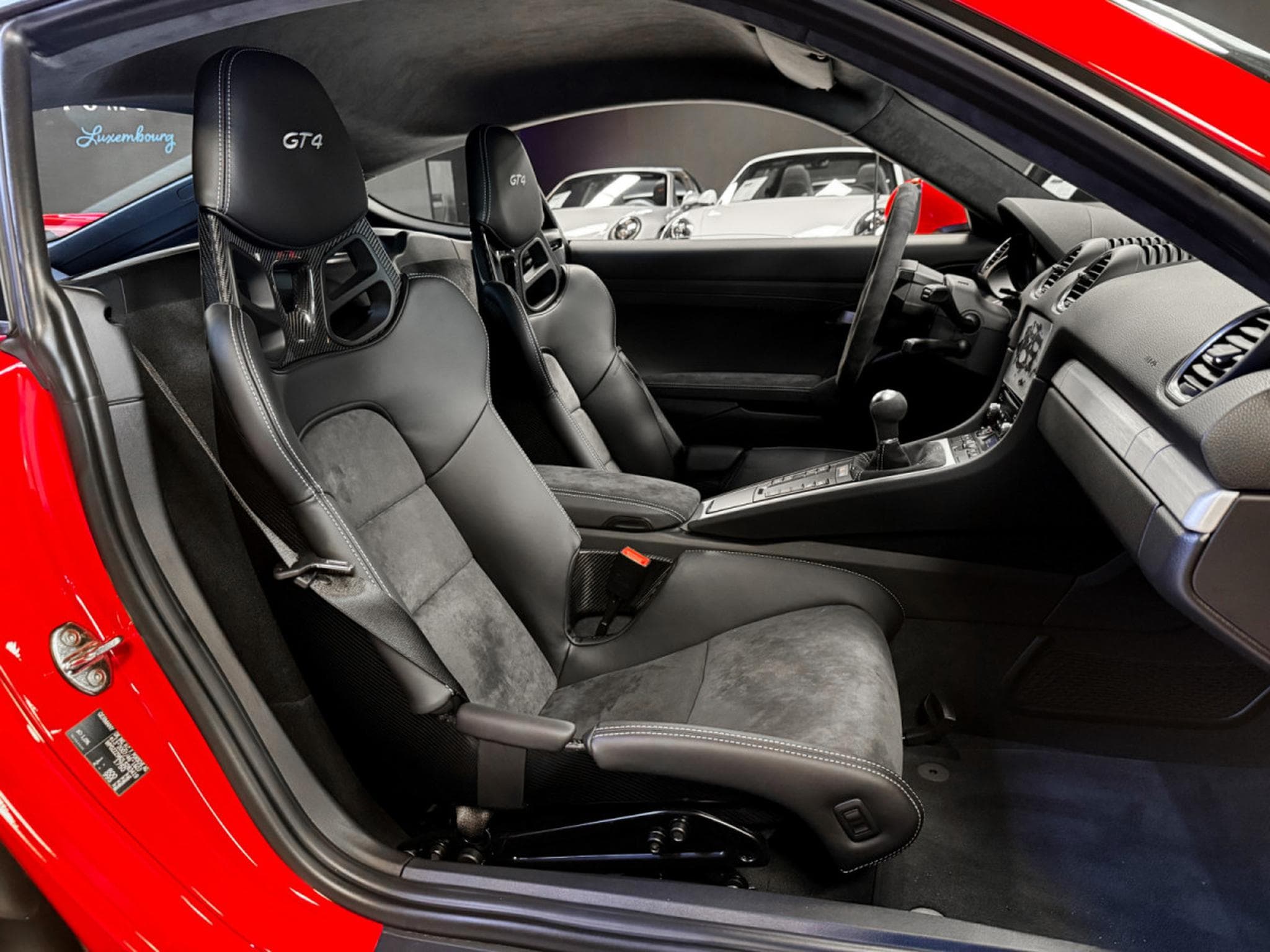 Porsche Cayman 718 GT4 (2020) - Photo 11