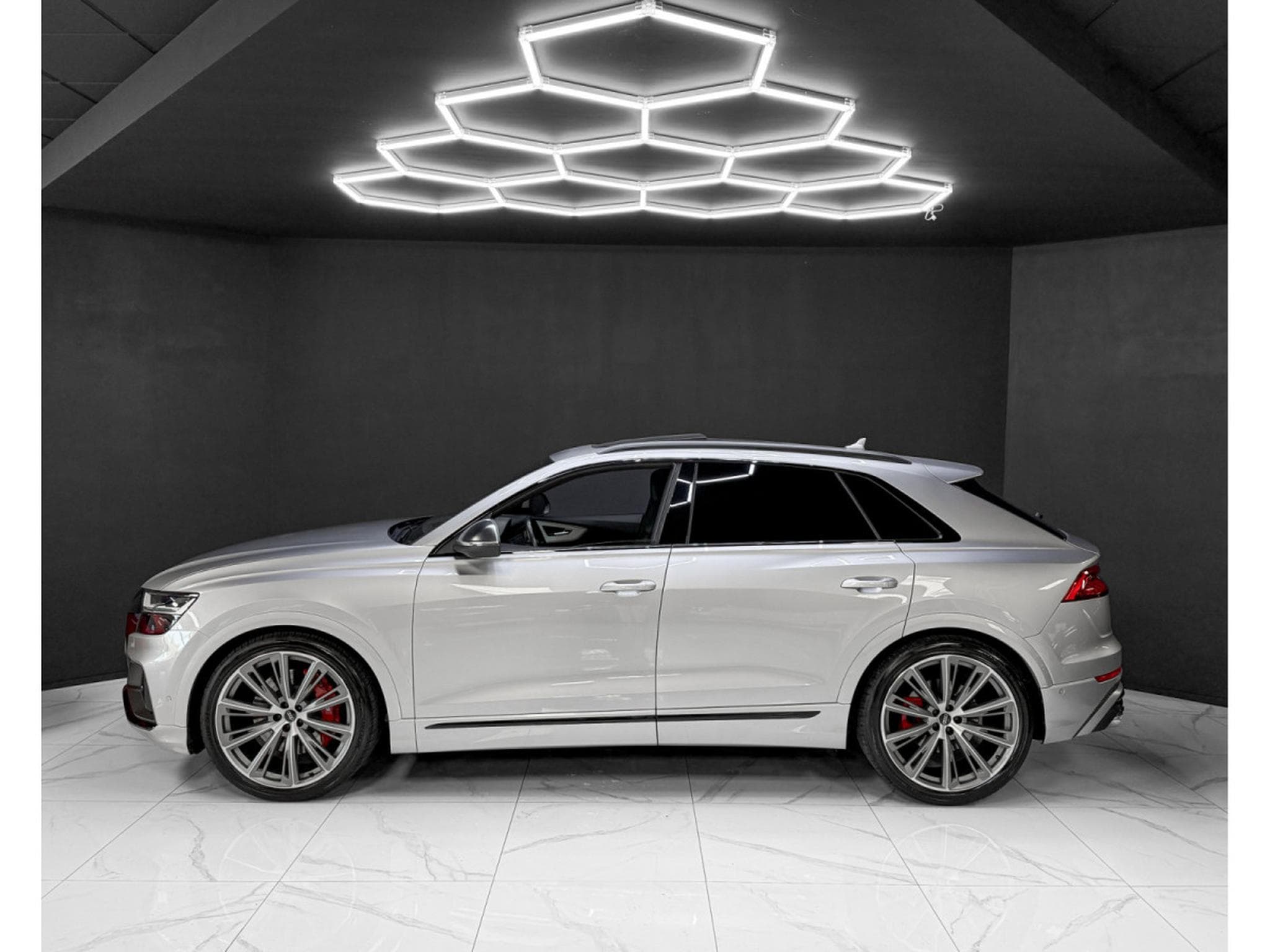 Audi SQ8 4.0 TFSI / REAR-AXLE / B&O / PANO / HEAD-UP / (2021) - Foto 2