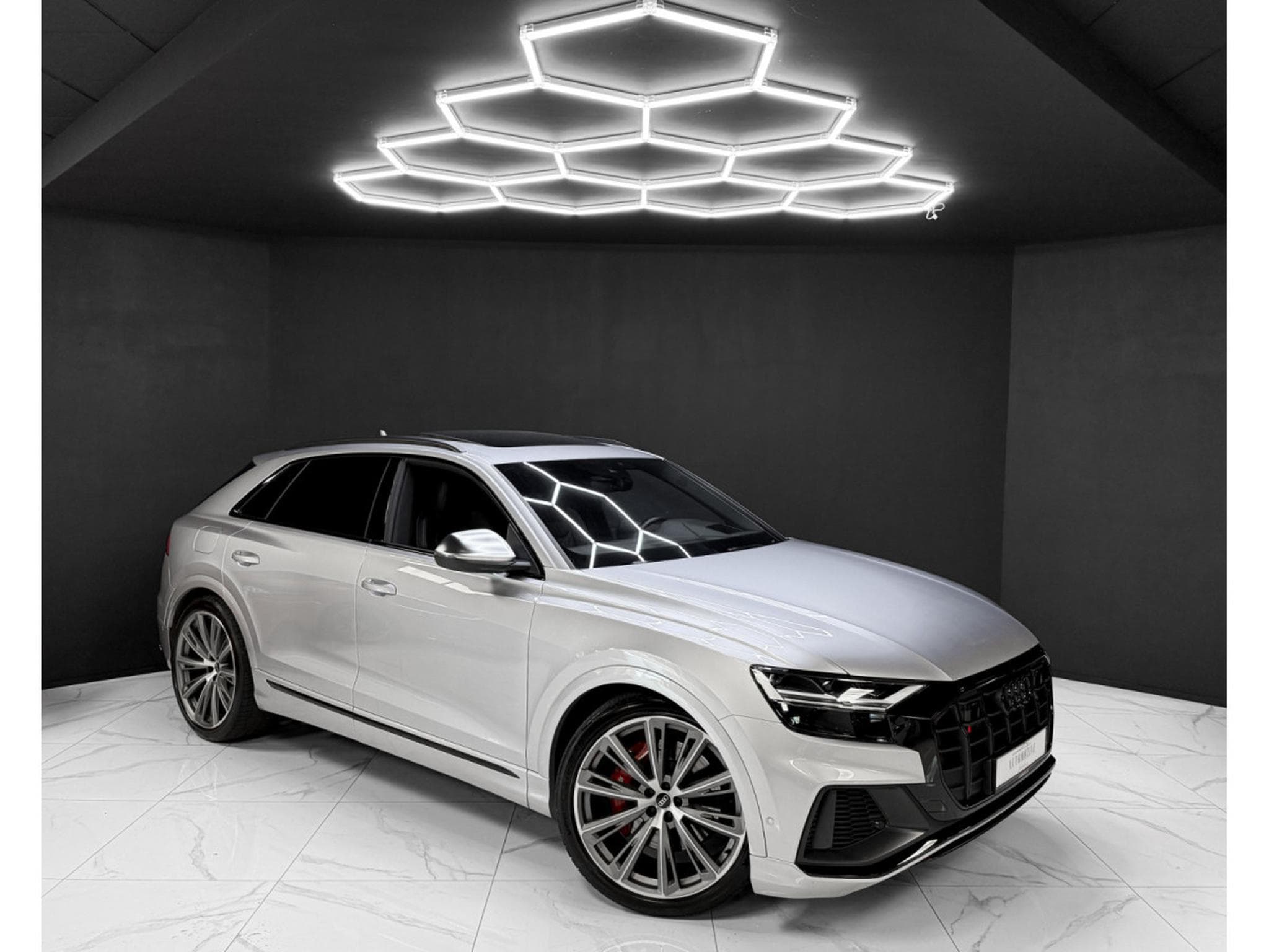 Audi SQ8 4.0 TFSI / REAR-AXLE / B&O / PANO / HEAD-UP / (2021) - Foto 7
