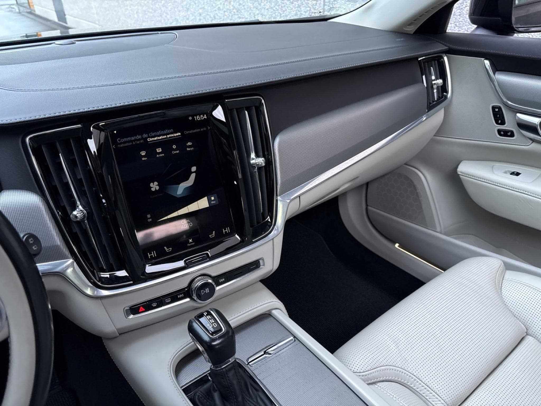 Volvo V90 Pro AWD/PANO/19/360/HUP.D/MALUS PAYE (2020) - Photo 24