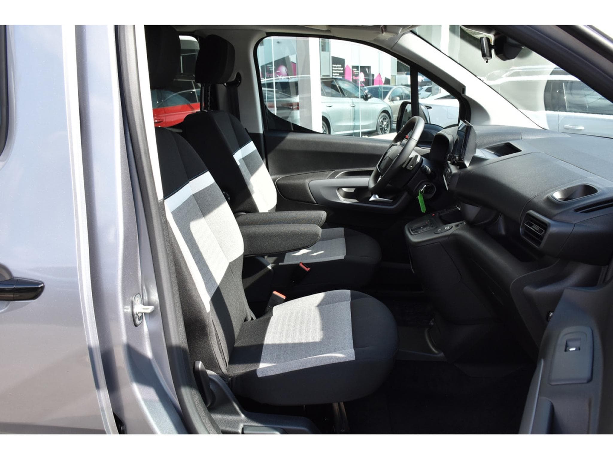 Citroën Berlingo 1.5 BlueHDI 130 EAT8 5 Pl. REGUL SMARTPHONE LED NEUF (2026) - Foto 6