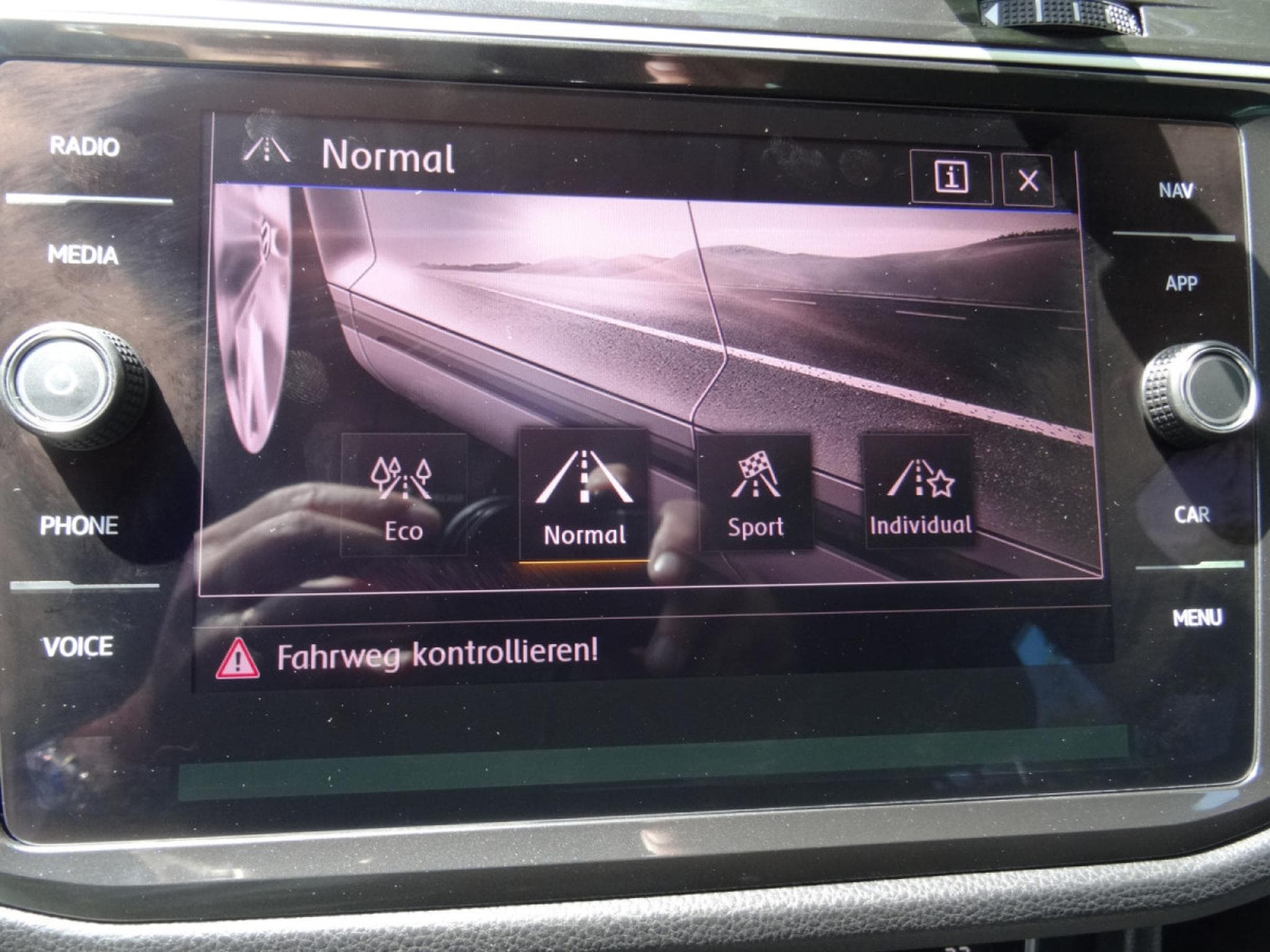 VW Tiguan 2.0 TSI DSG 4MOTION HIGHLINE (2018) - Foto 16