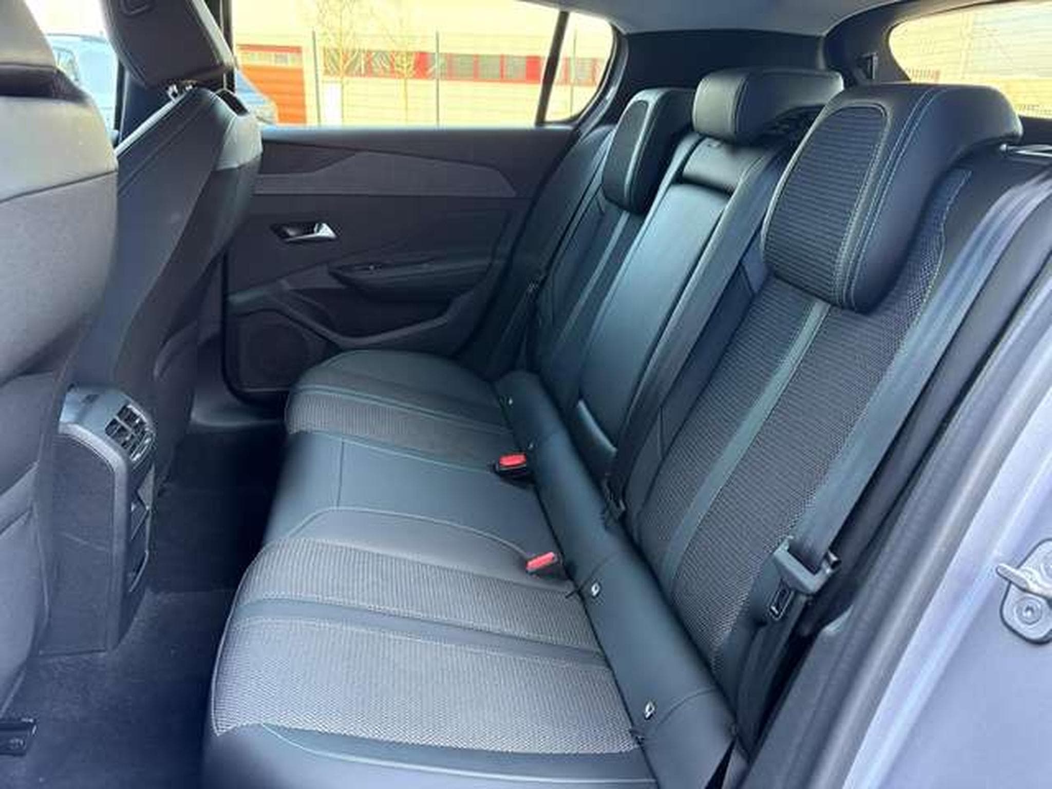 Peugeot 308 1.2 PURETECH 130CH S&S ALLURE (2023) - Foto 6