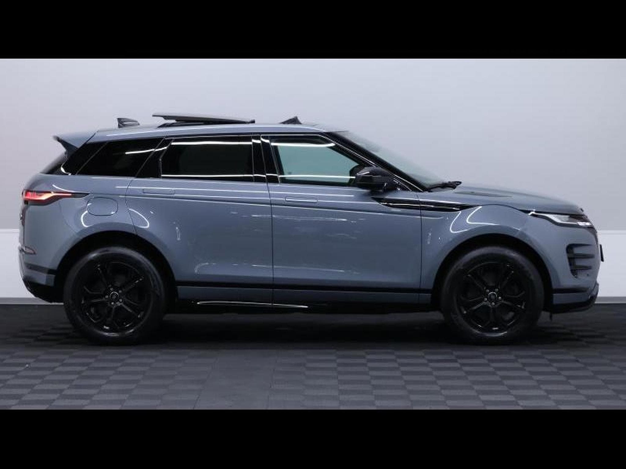 Land-Rover Range Rover Evoque P300e R-Dynamic S (2024) - Photo 4