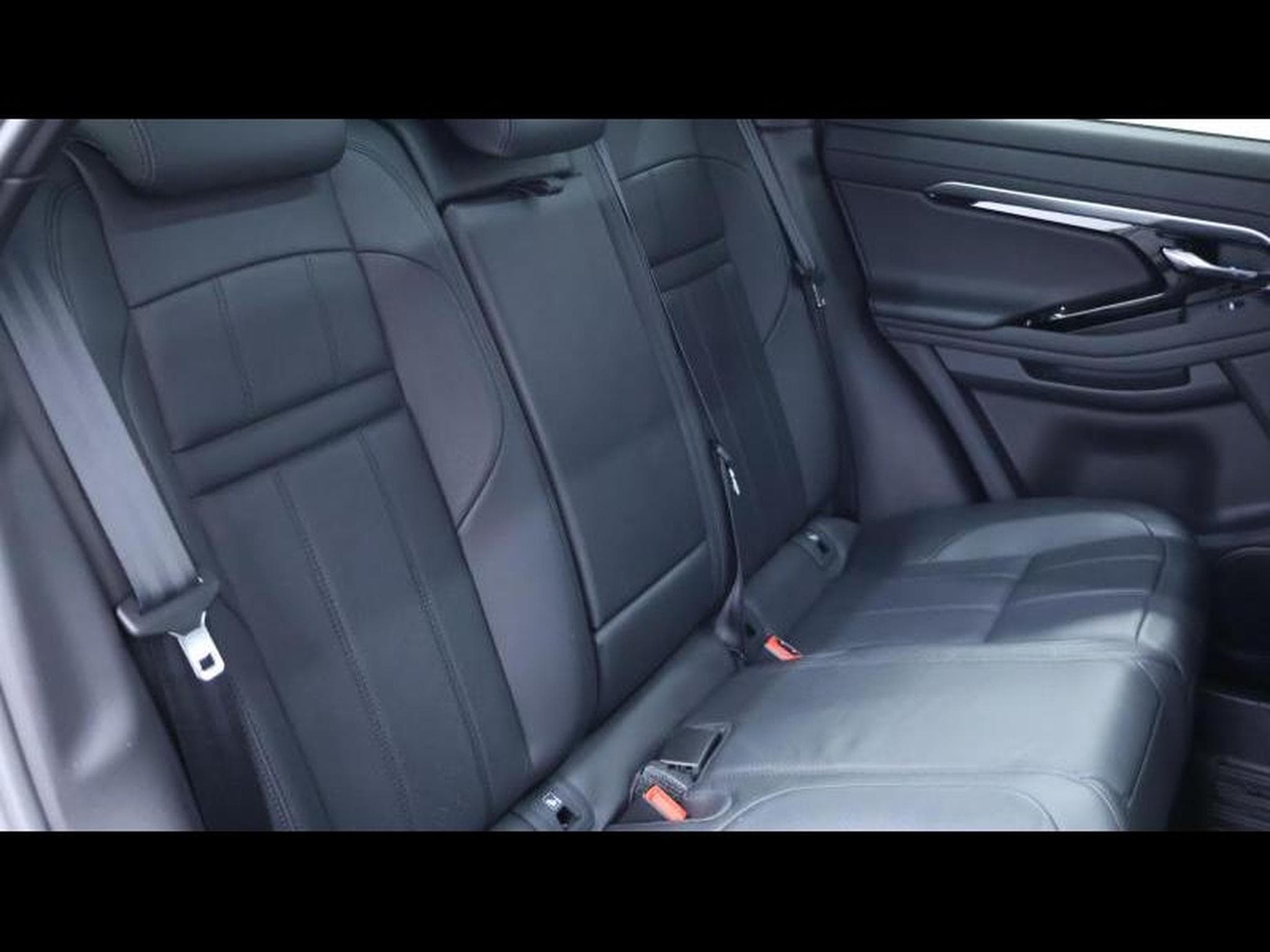 Land-Rover Range Rover Evoque P300e R-Dynamic S (2024) - Photo 14