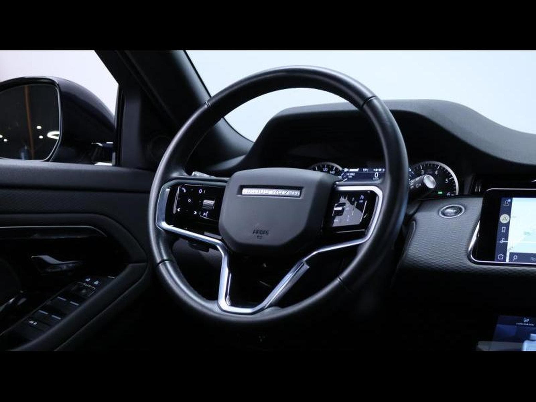 Land-Rover Range Rover Evoque P300e R-Dynamic S (2024) - Photo 16