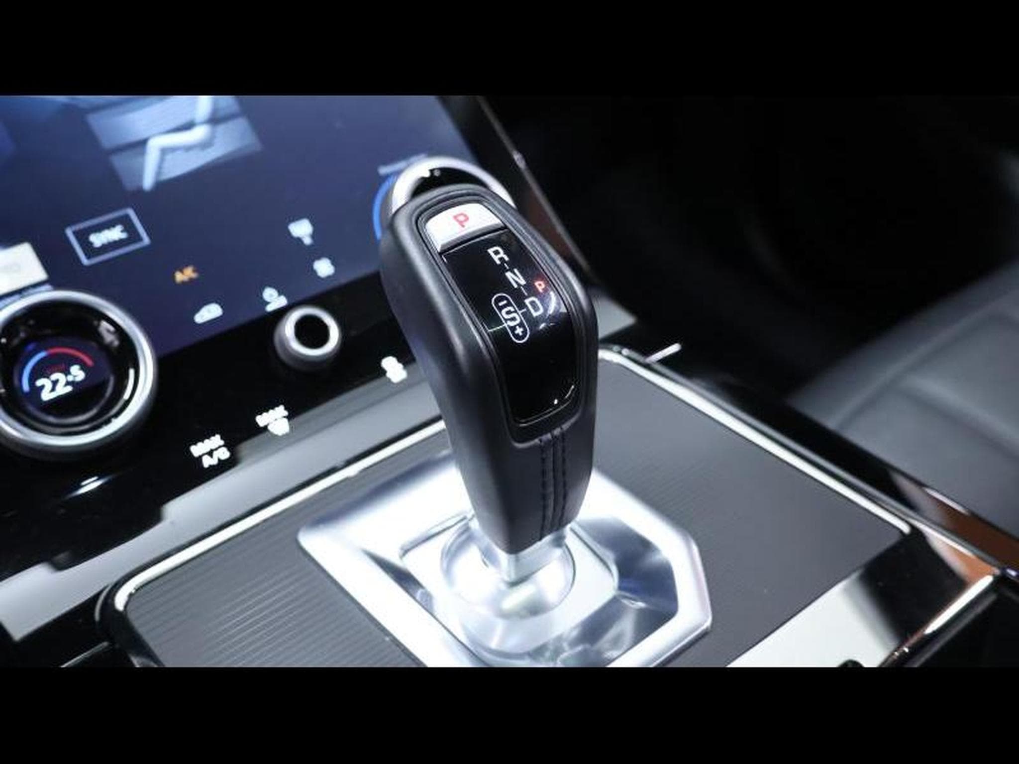 Land-Rover Range Rover Evoque P300e R-Dynamic S (2024) - Photo 19