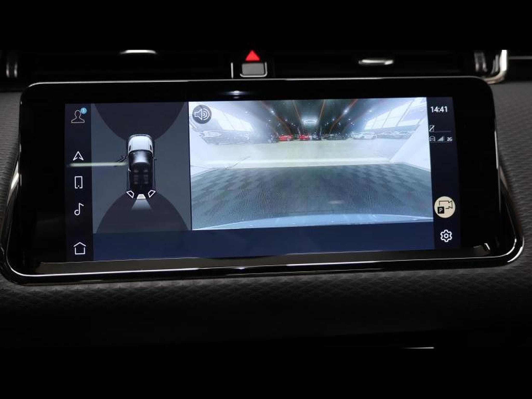 Land-Rover Range Rover Evoque P300e R-Dynamic S (2024) - Photo 24