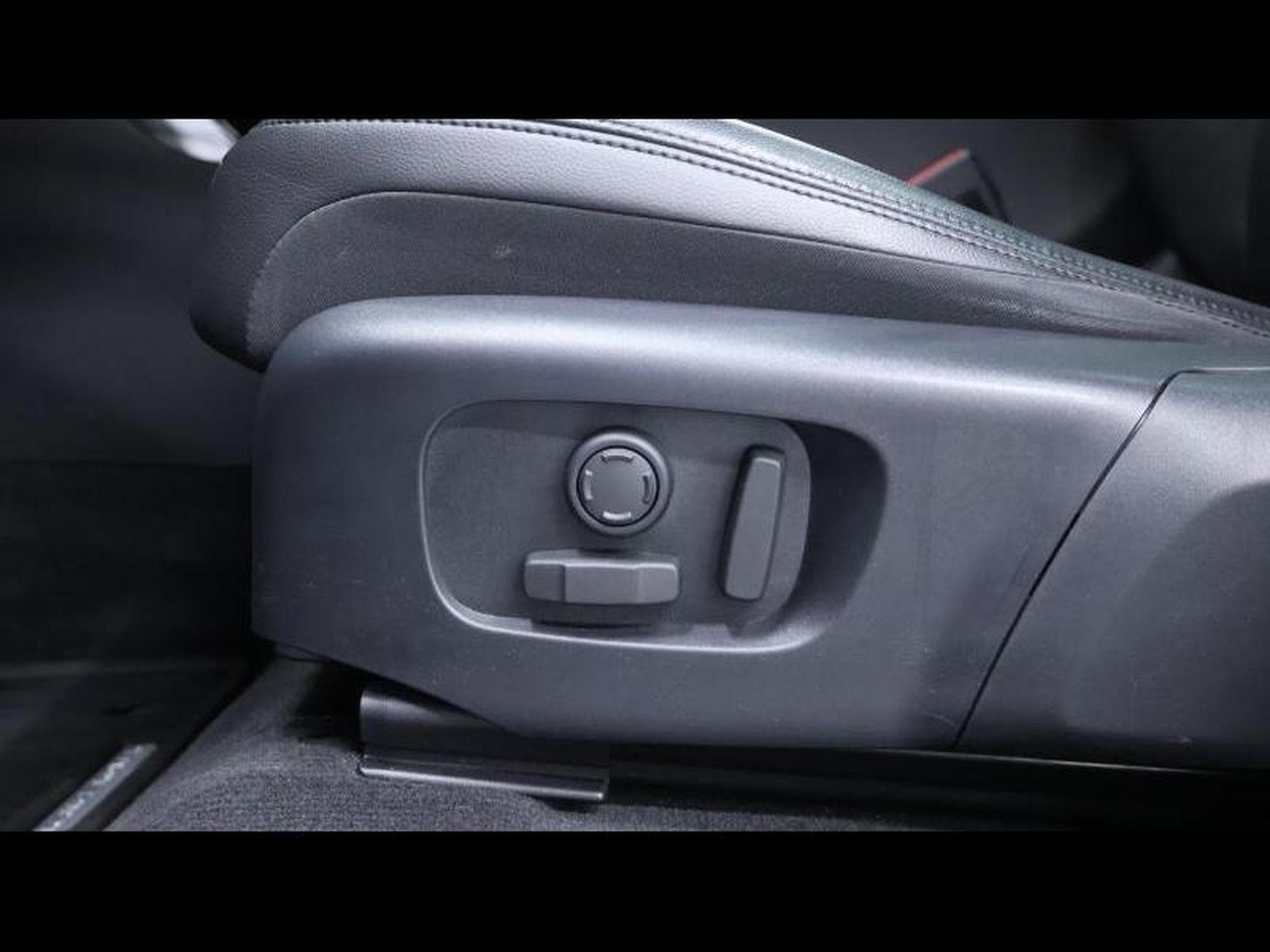 Land-Rover Range Rover Evoque P300e R-Dynamic S (2024) - Photo 27