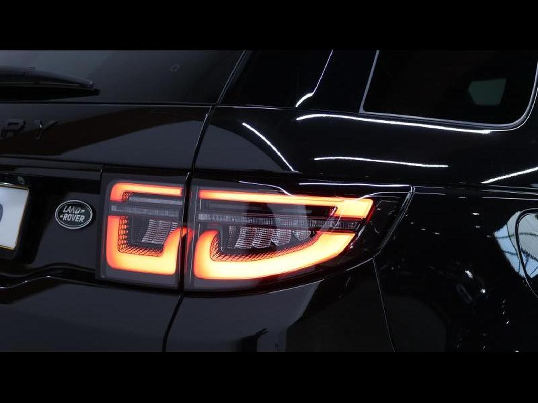 Land-Rover Discovery Sport D165 R-Dynamic S Auto (2023) - Photo 9