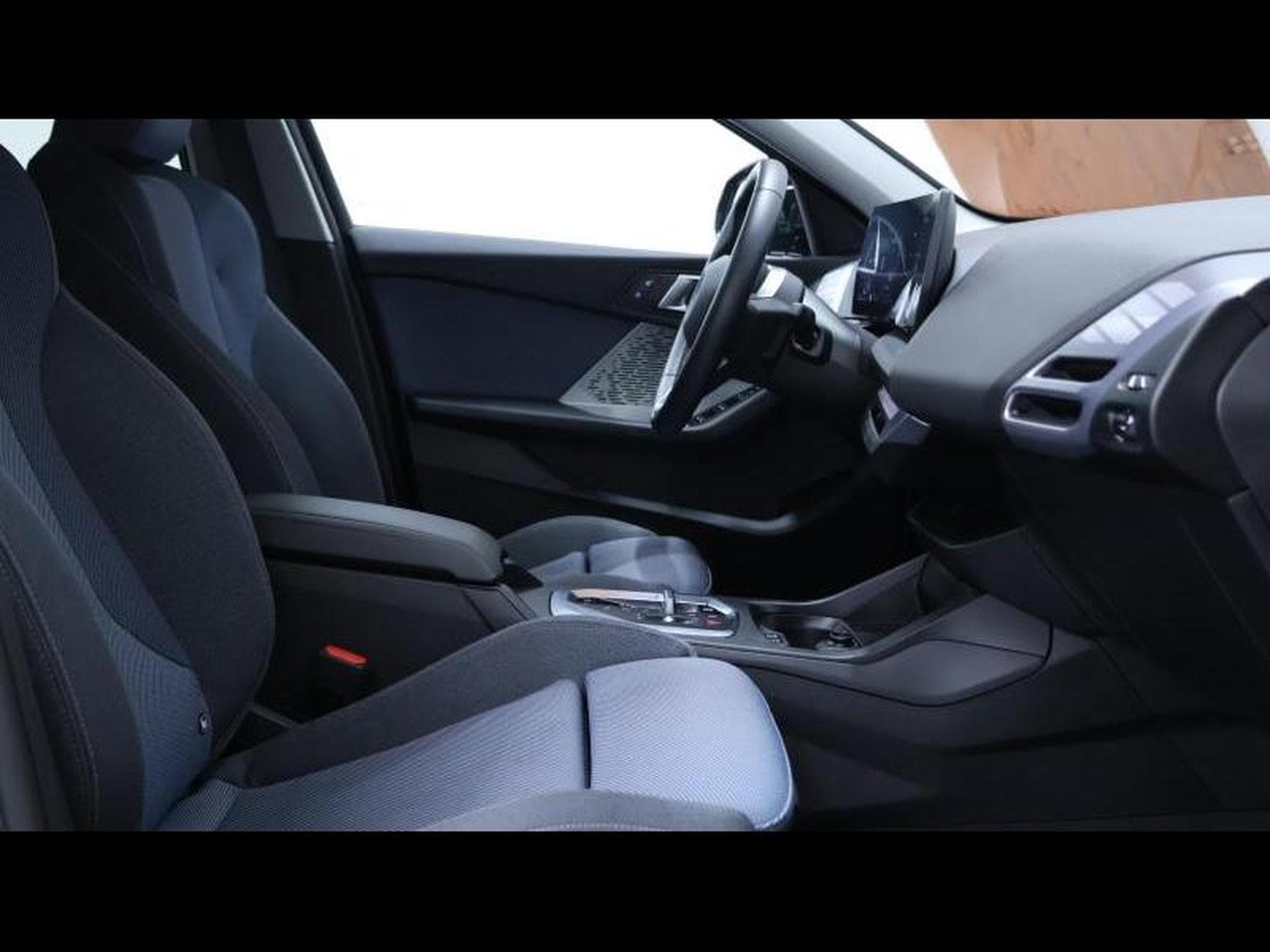 BMW 118 d Hatch F70 Steptronic (2025) - Photo 11