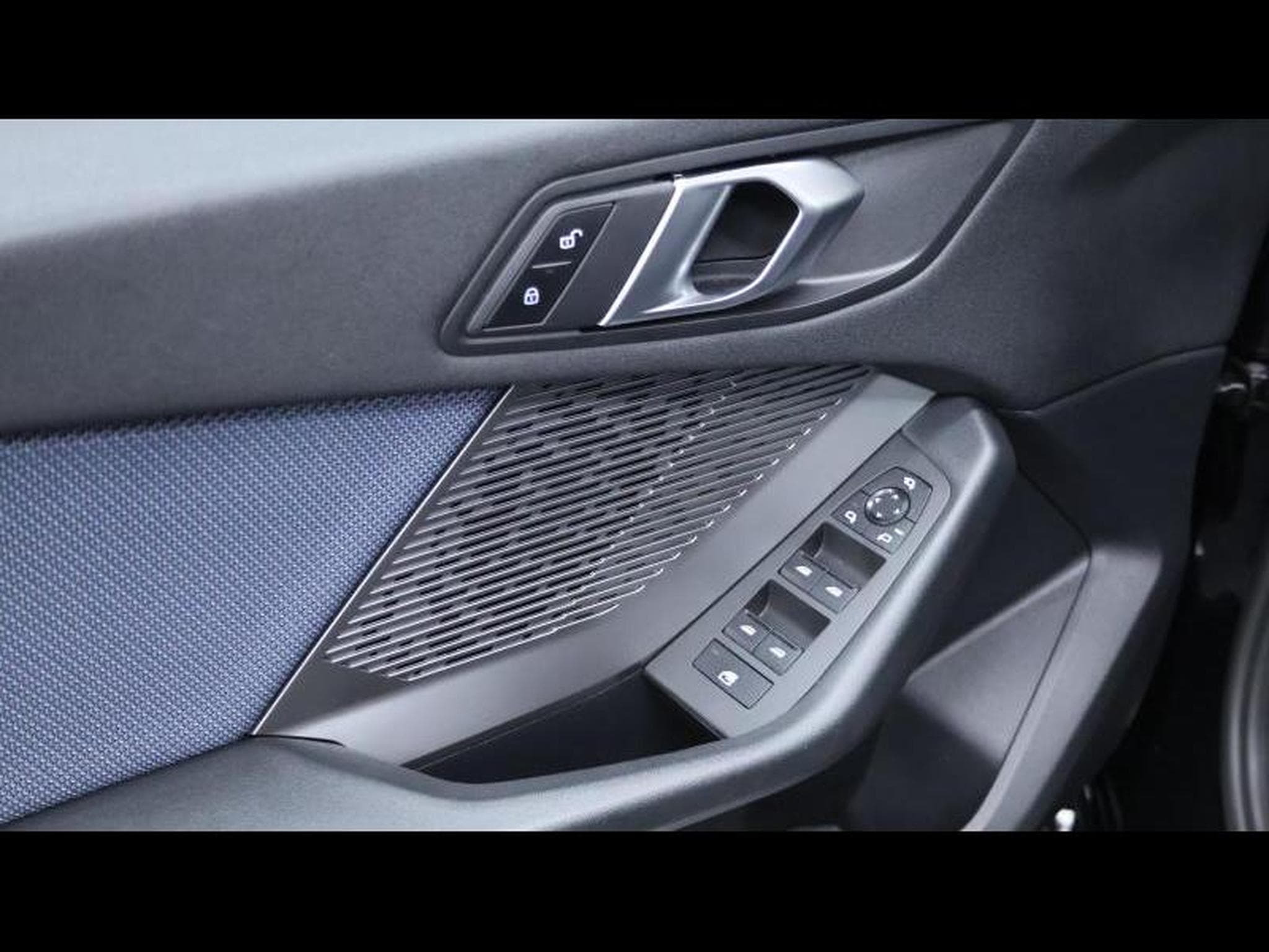 BMW 118 d Hatch F70 Steptronic (2025) - Photo 26