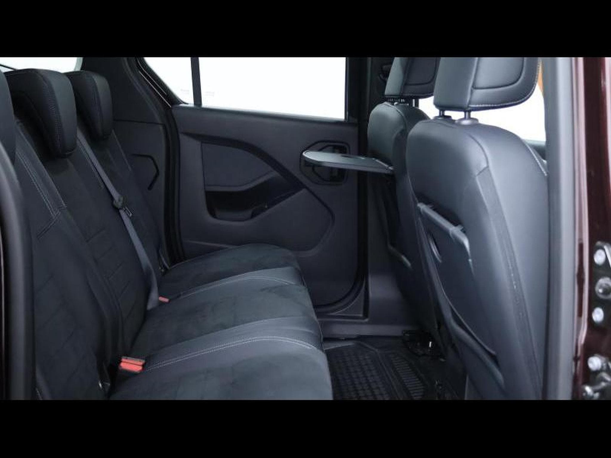 Mercedes T Style 7G-DCT (2023) - Photo 14