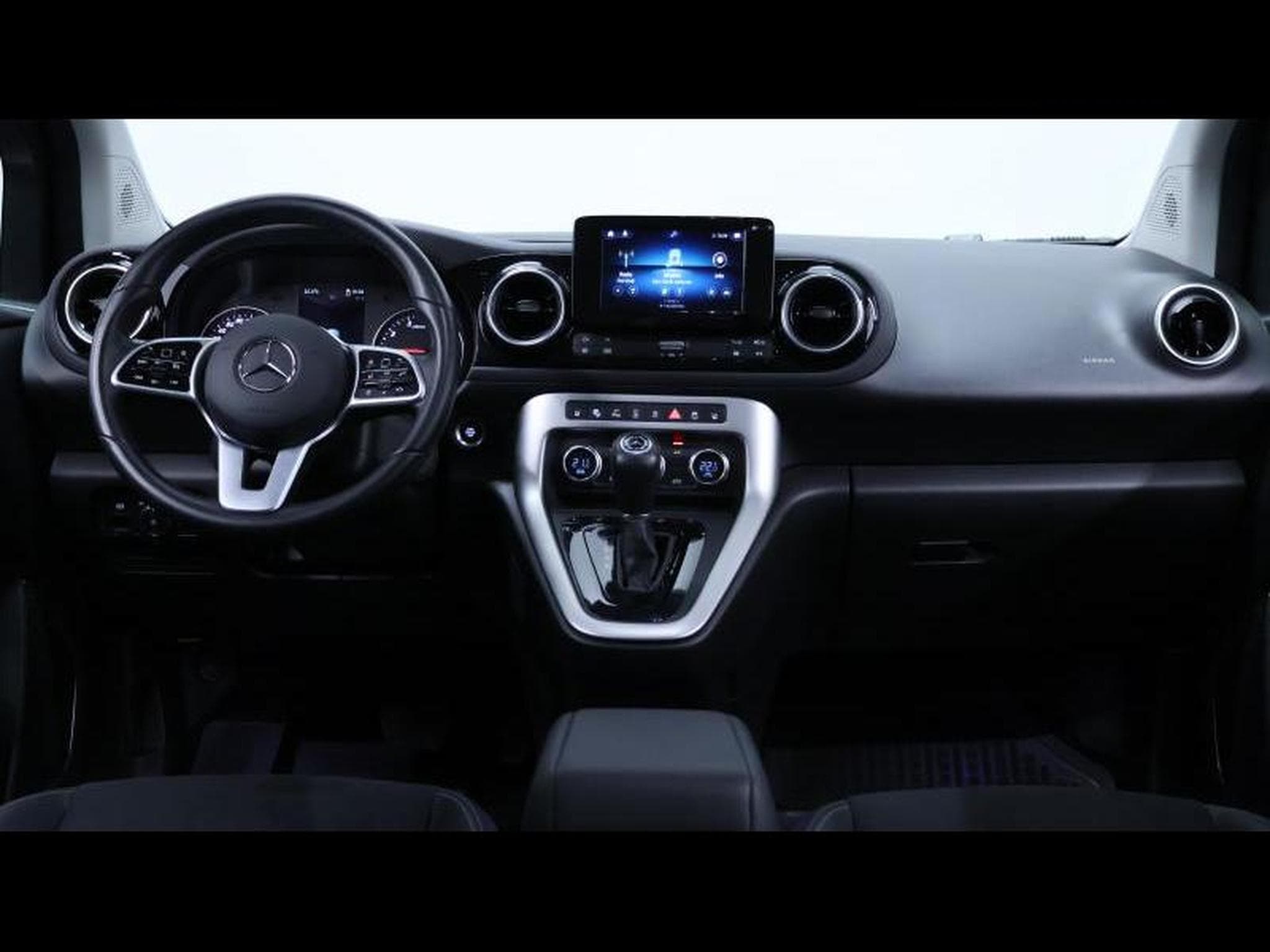 Mercedes T Style 7G-DCT (2023) - Photo 16