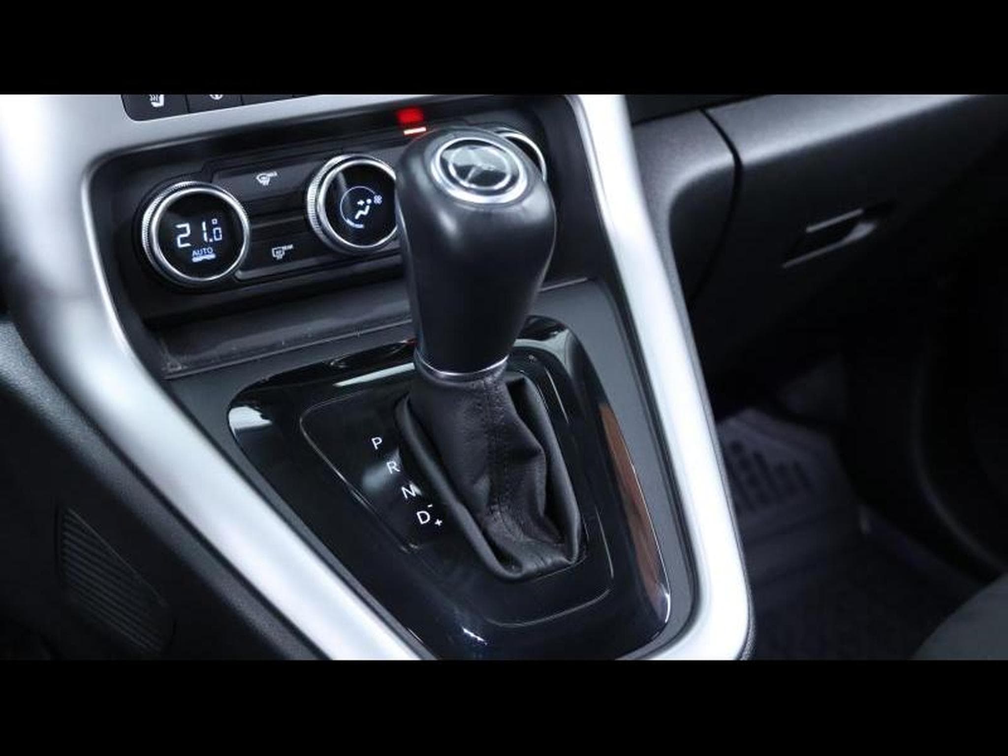 Mercedes T Style 7G-DCT (2023) - Photo 20