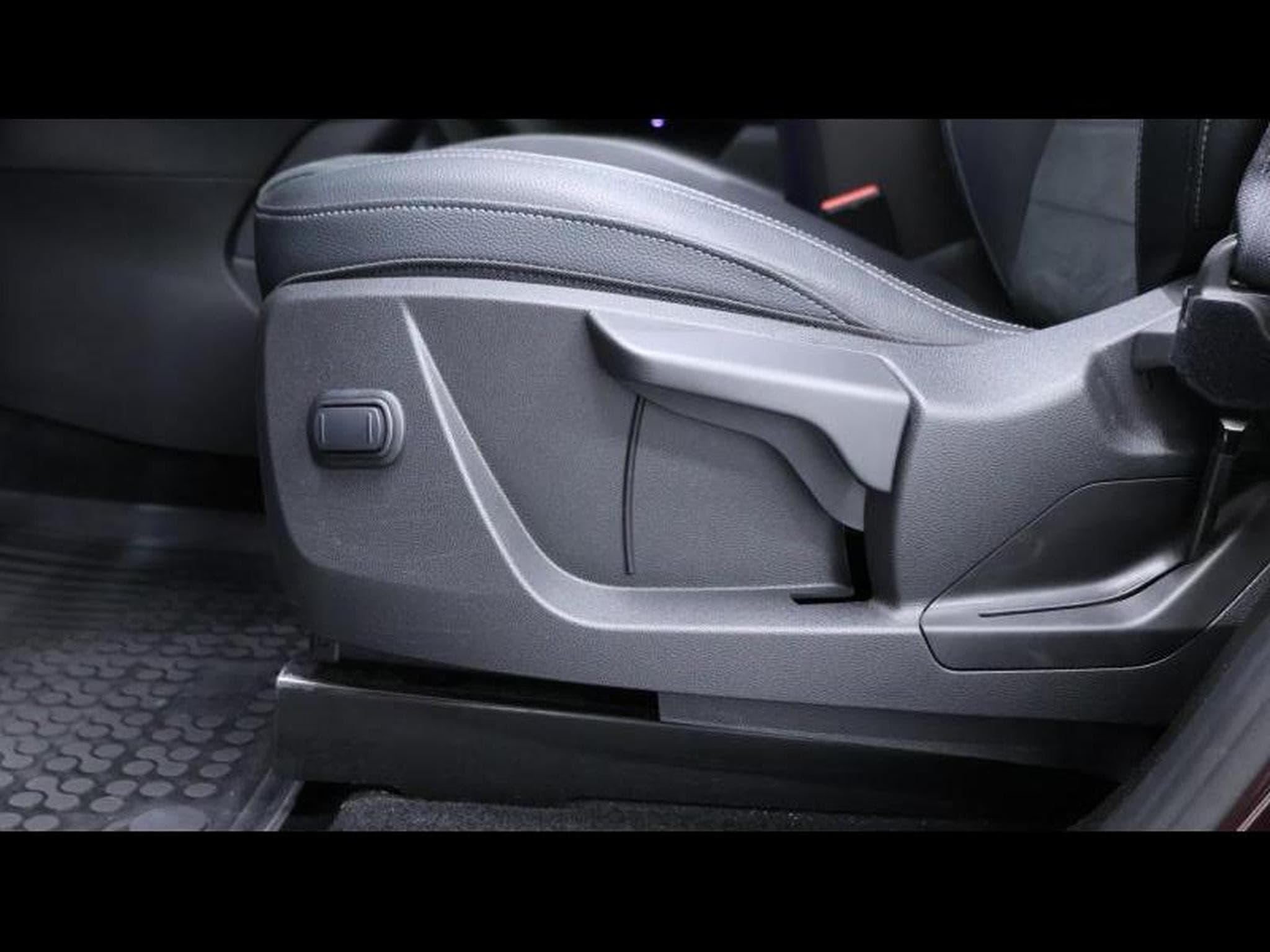 Mercedes T Style 7G-DCT (2023) - Photo 26