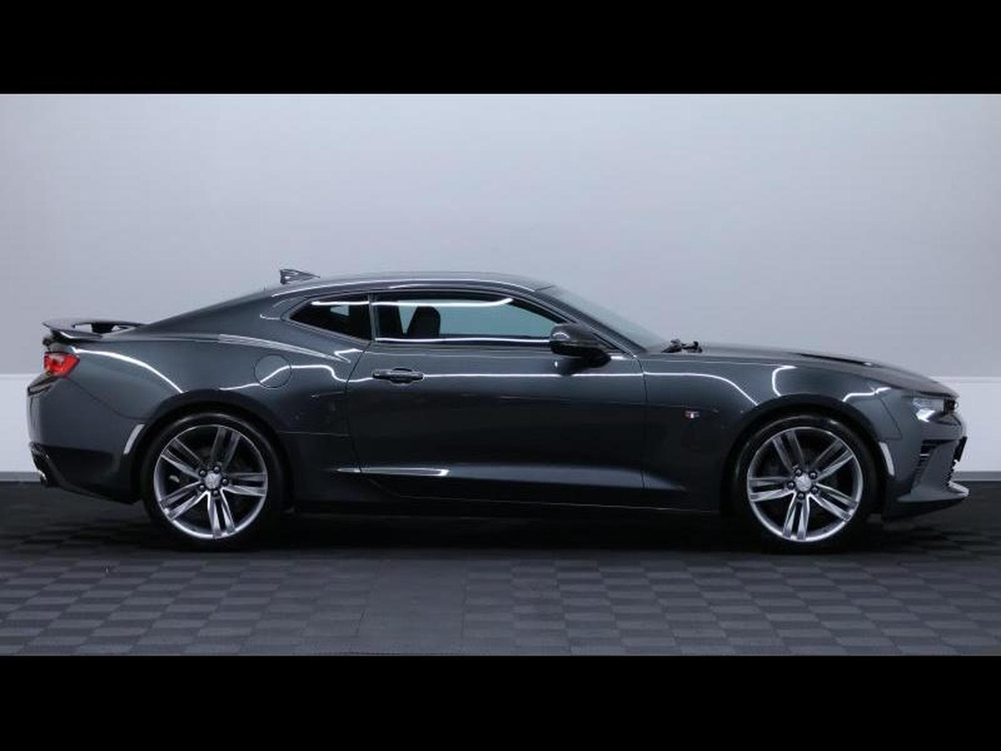 Chevrolet Camaro coupe 6.2 V8 453ch 50th anniversary boite manuelle (2016) - Photo 4