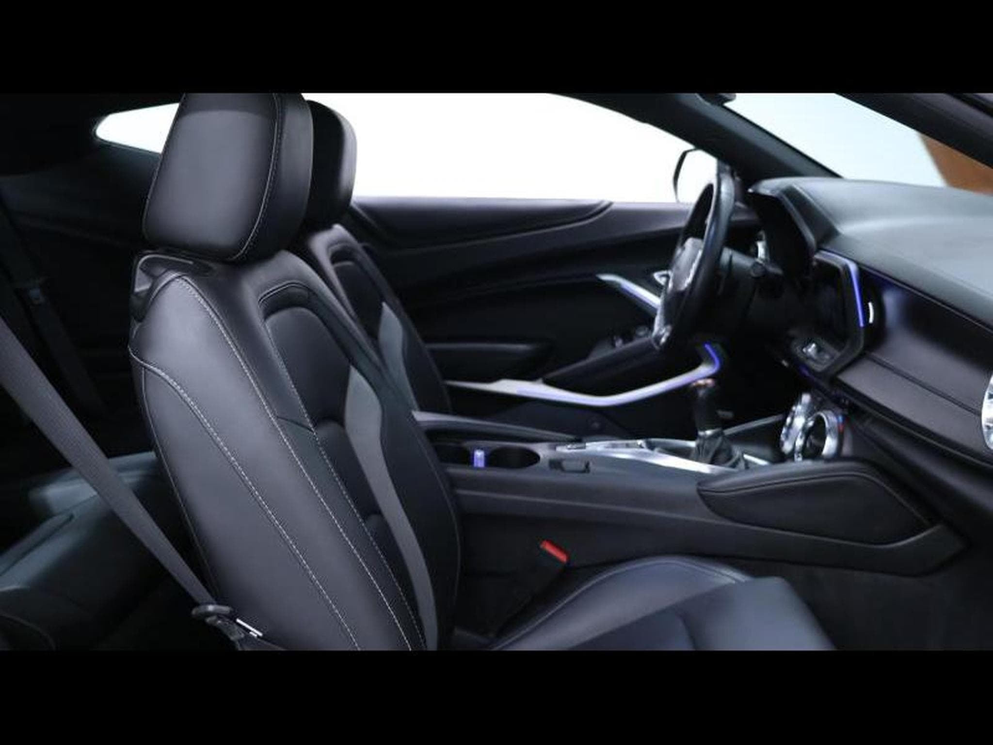 Chevrolet Camaro coupe 6.2 V8 453ch 50th anniversary boite manuelle (2016) - Photo 13