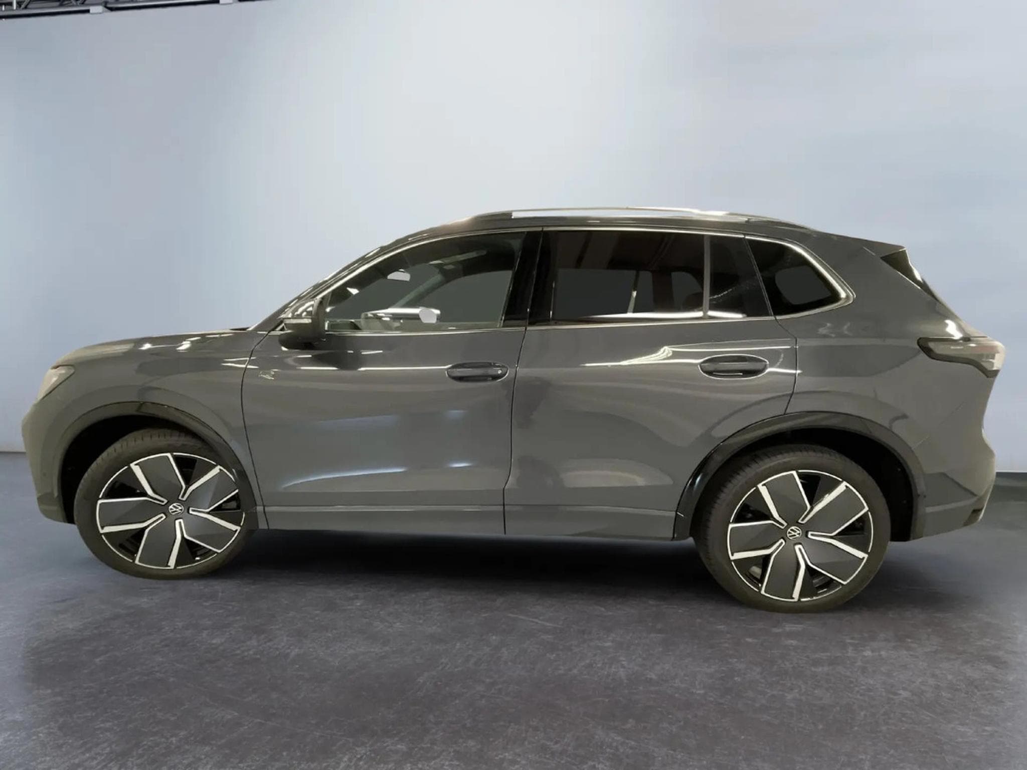 VW Tiguan R-Line 1.5 eTSI 110KW-150CV DSG7 - Attelage - Cam 360° - (2026) - Foto 4