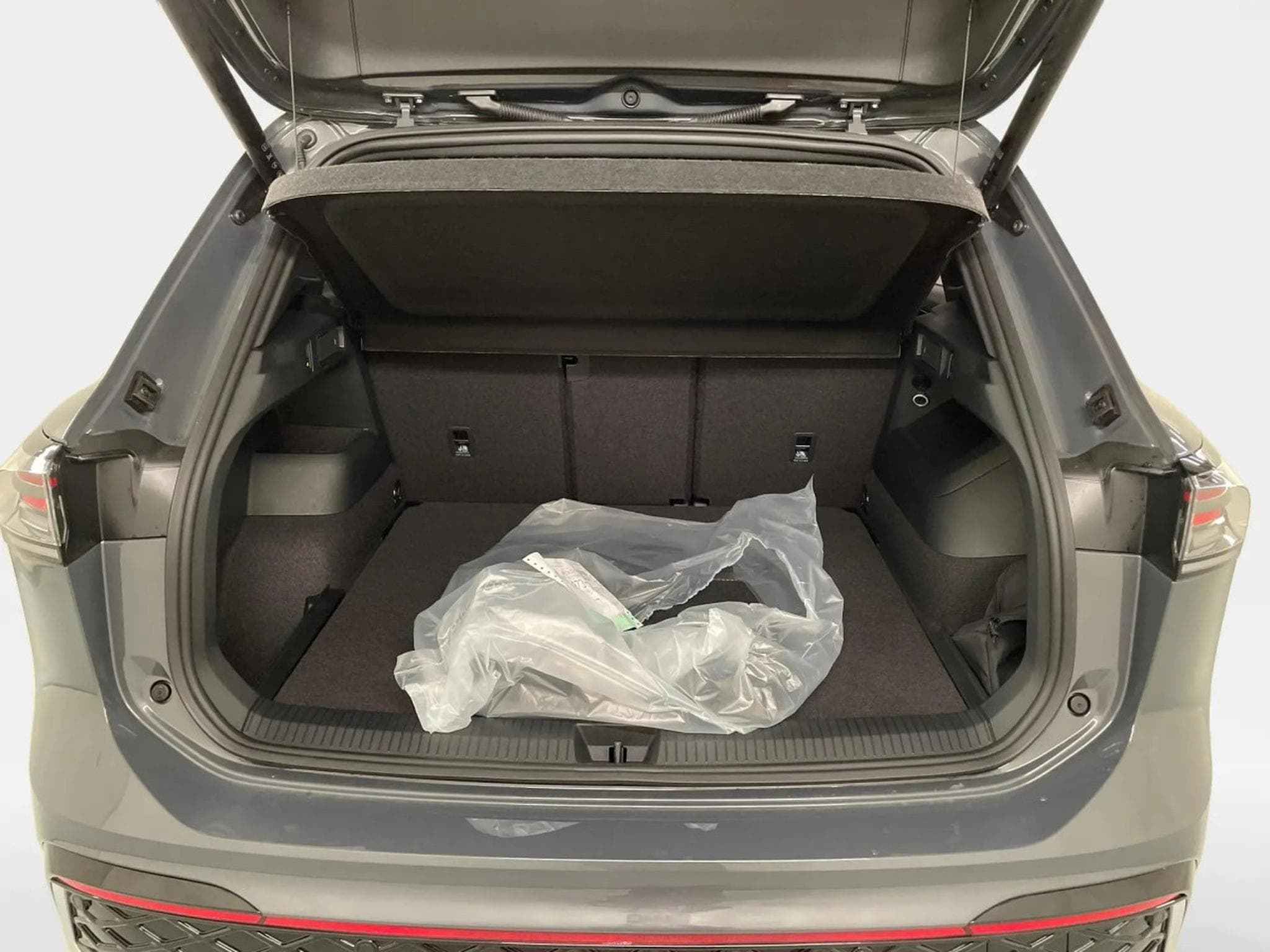VW Tiguan R-Line 1.5 eTSI 110KW-150CV DSG7 - Attelage - Cam 360° - (2026) - Foto 15