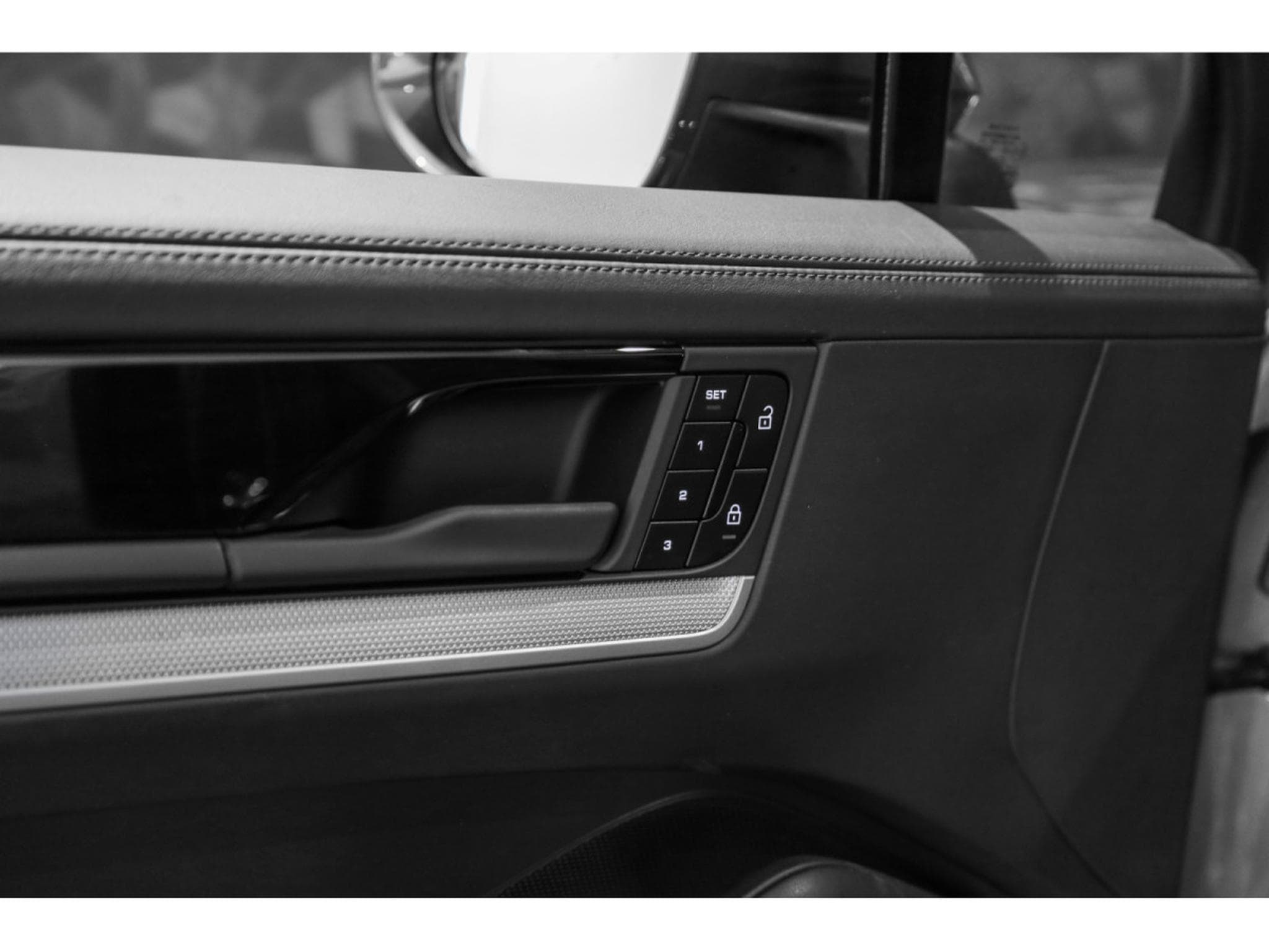 Porsche Cayenne S E-HYBRID (2024) - Photo 16
