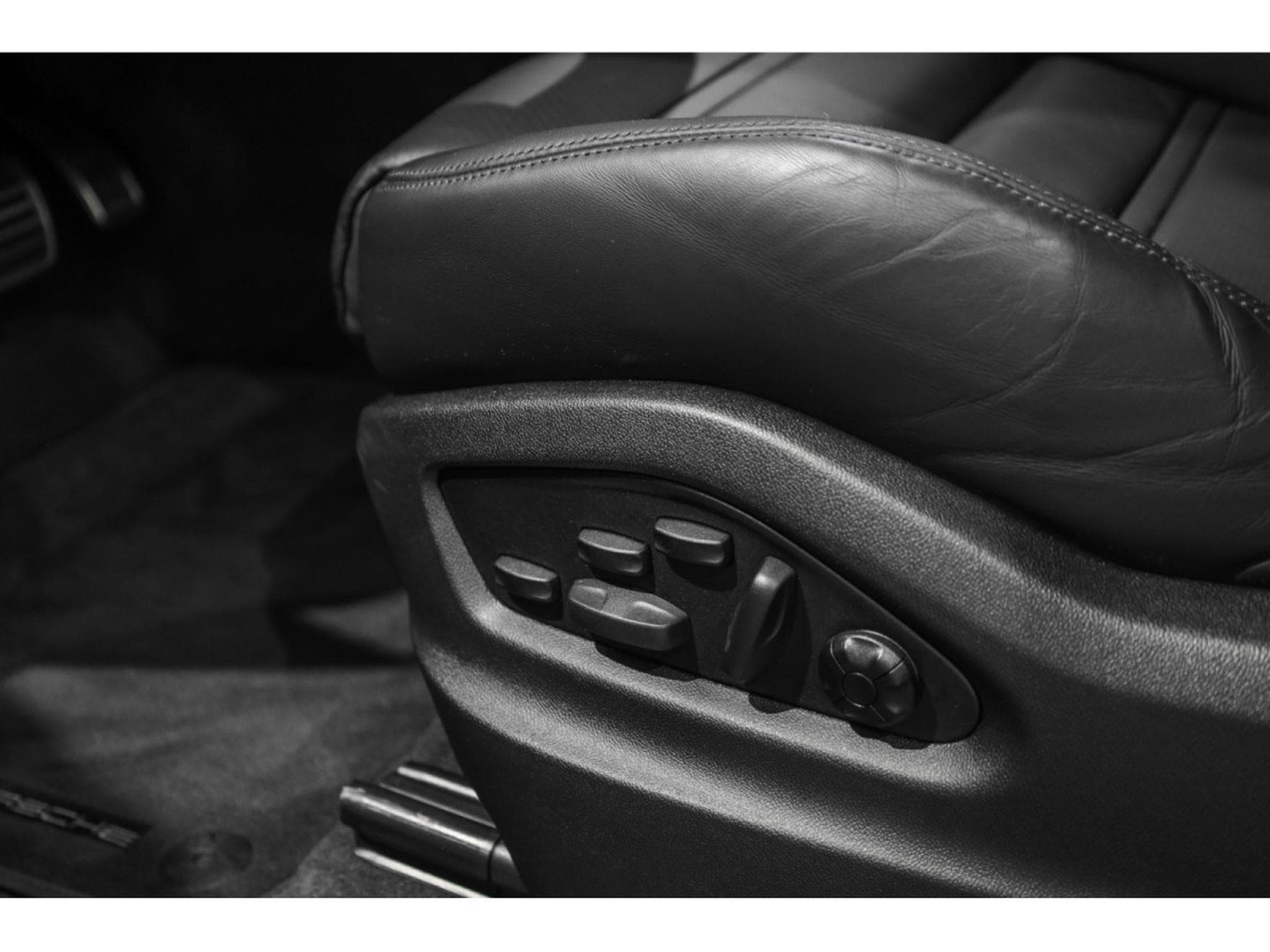 Porsche Cayenne S E-HYBRID (2024) - Photo 22