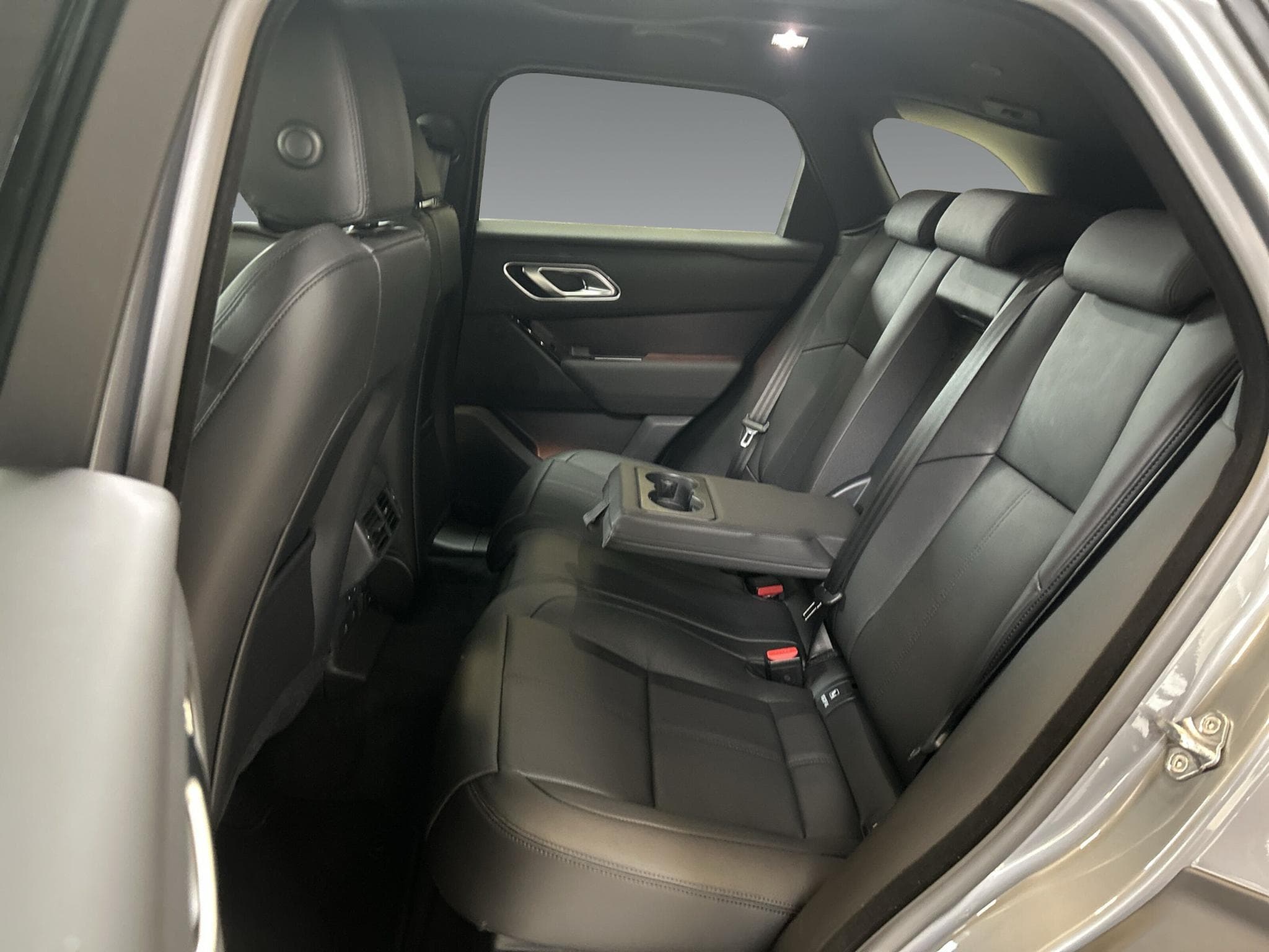 Land-Rover Range Rover Velar 3.0 D300 Dynamic SE +ACC+Panoramaschiebedach (2026) - Photo 8