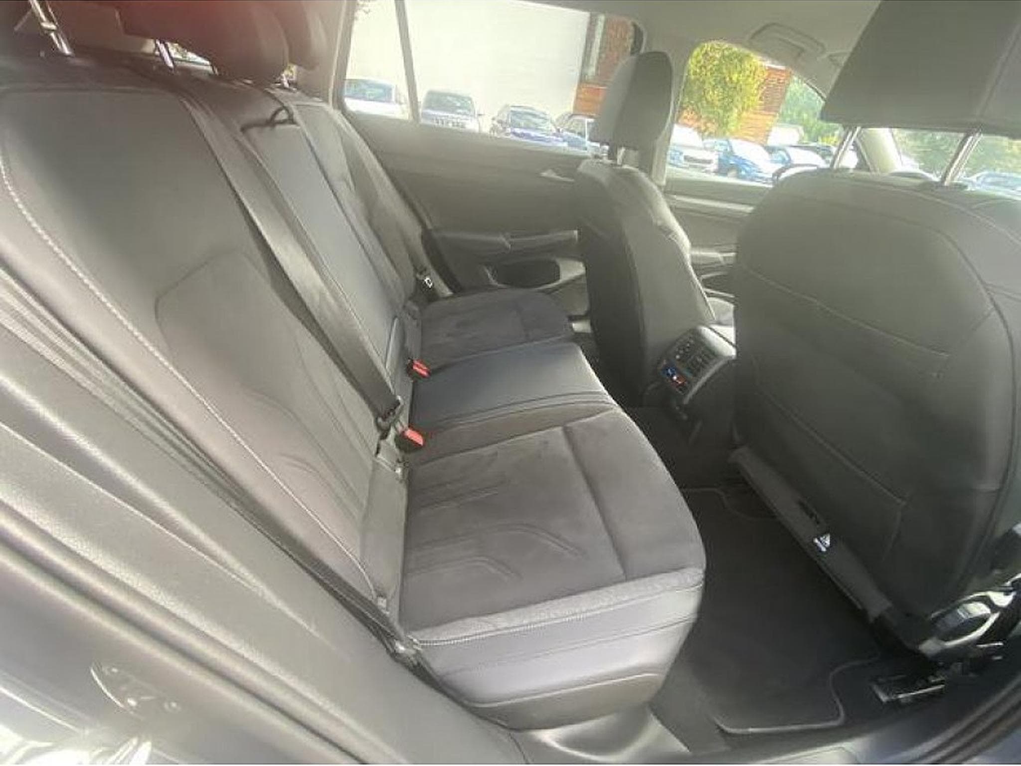 VW Golf (2025) - Photo 11