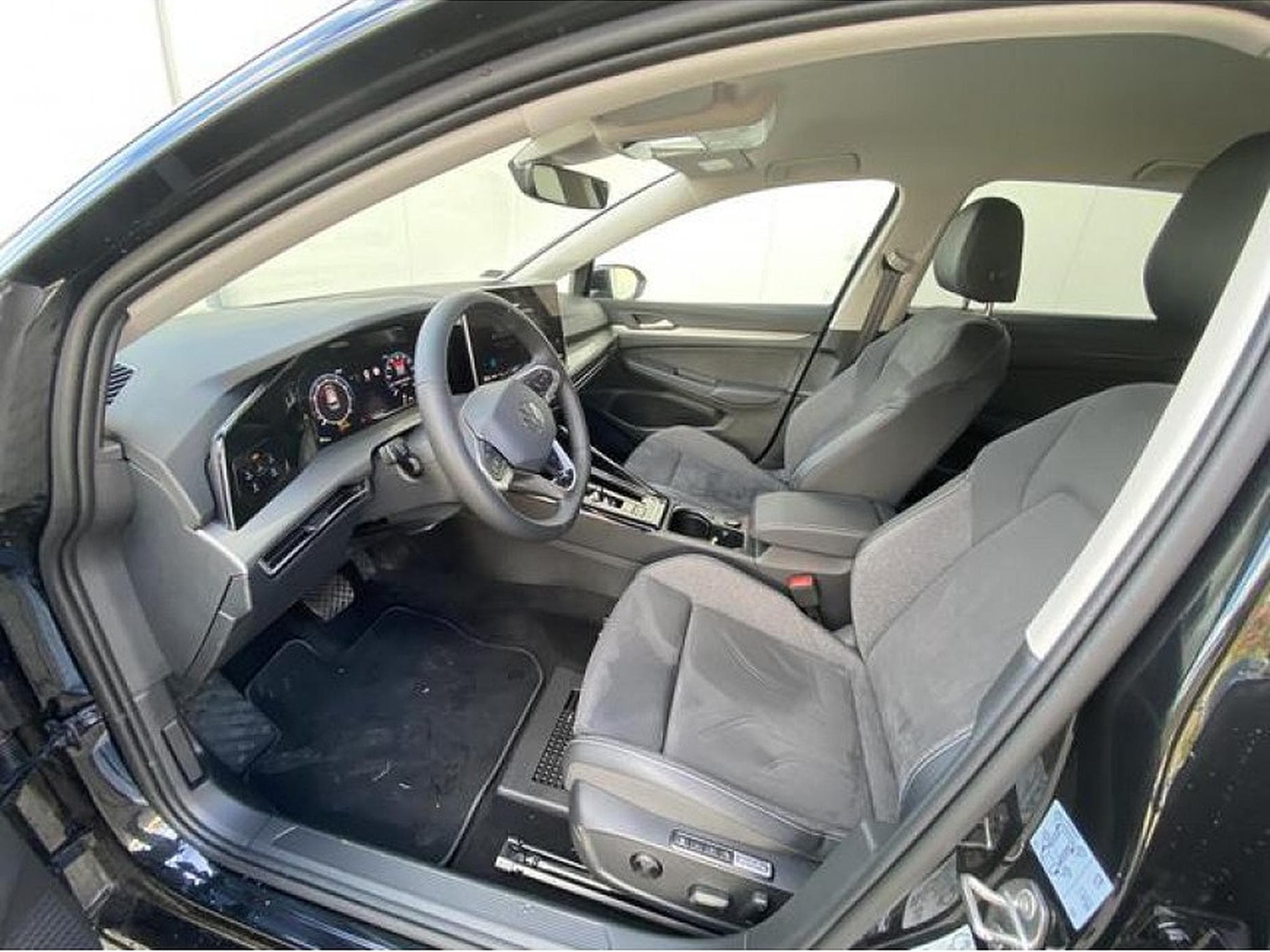 VW Golf (2025) - Photo 8