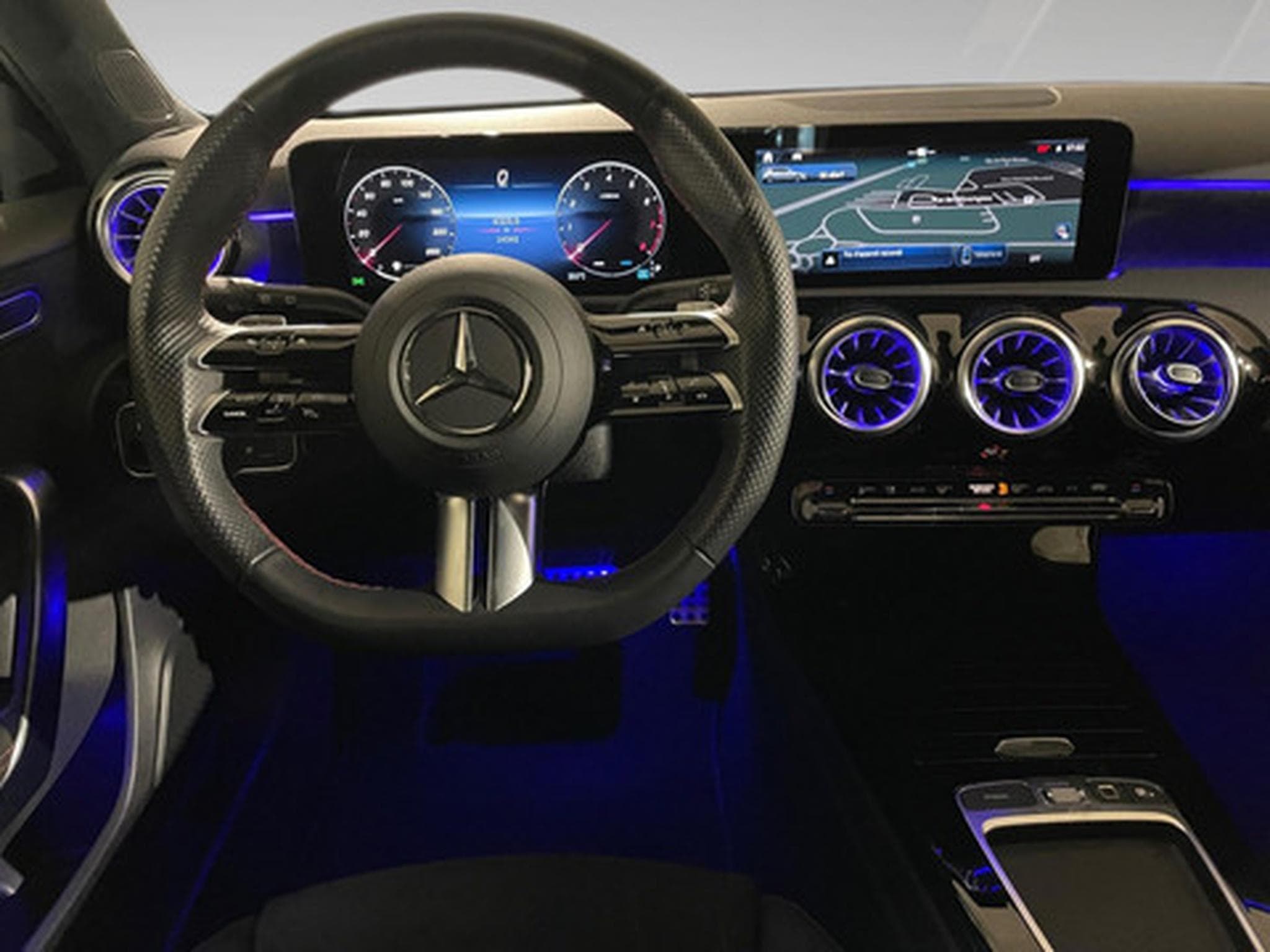 Mercedes A 200 1.3 hatchback AMG EDITION (2025) - Photo 6