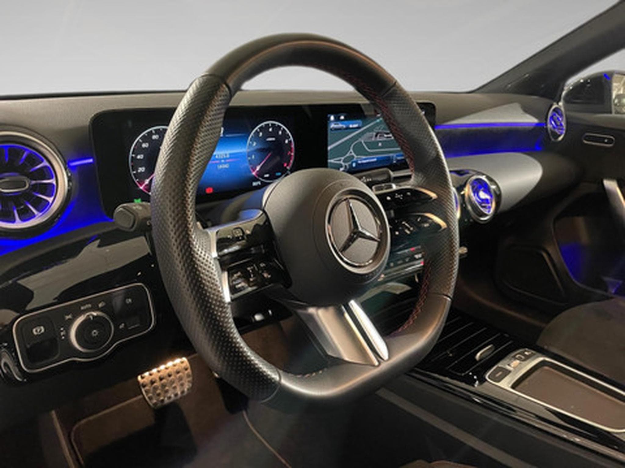 Mercedes A 200 1.3 hatchback AMG EDITION (2025) - Photo 8