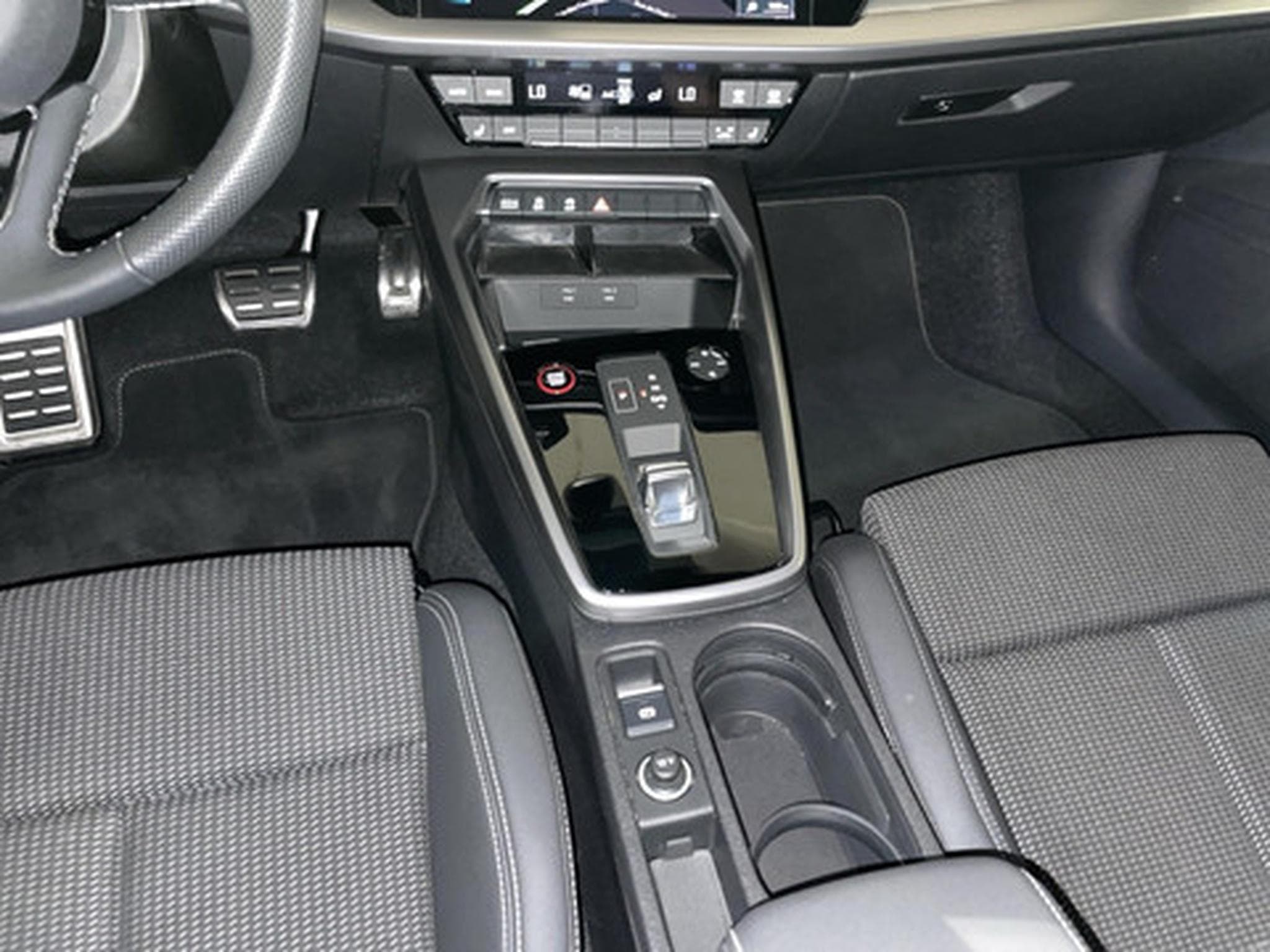 Audi S3 2.0 TFSI S3 S tronic quattro Sportback (2024) - Photo 10