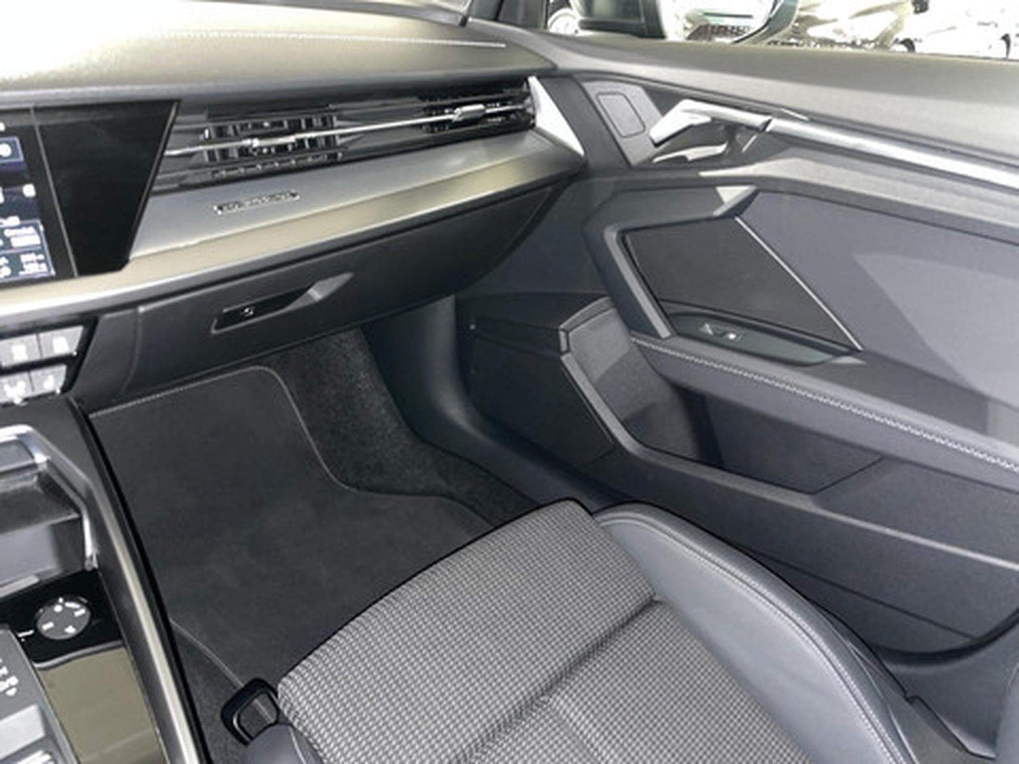 Audi S3 2.0 TFSI S3 S tronic quattro Sportback (2024) - Photo 9