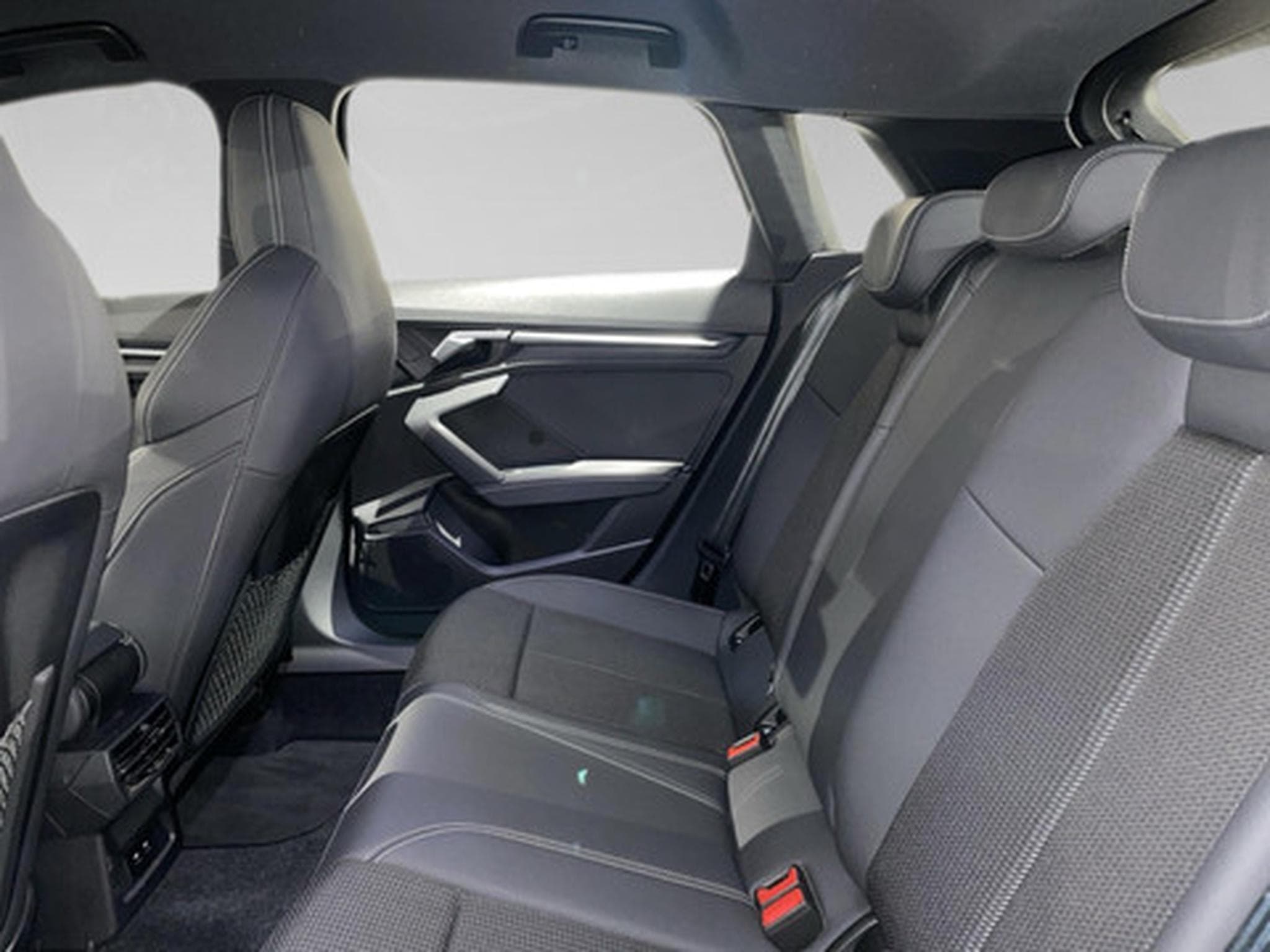 Audi S3 2.0 TFSI S3 S tronic quattro Sportback (2024) - Photo 11