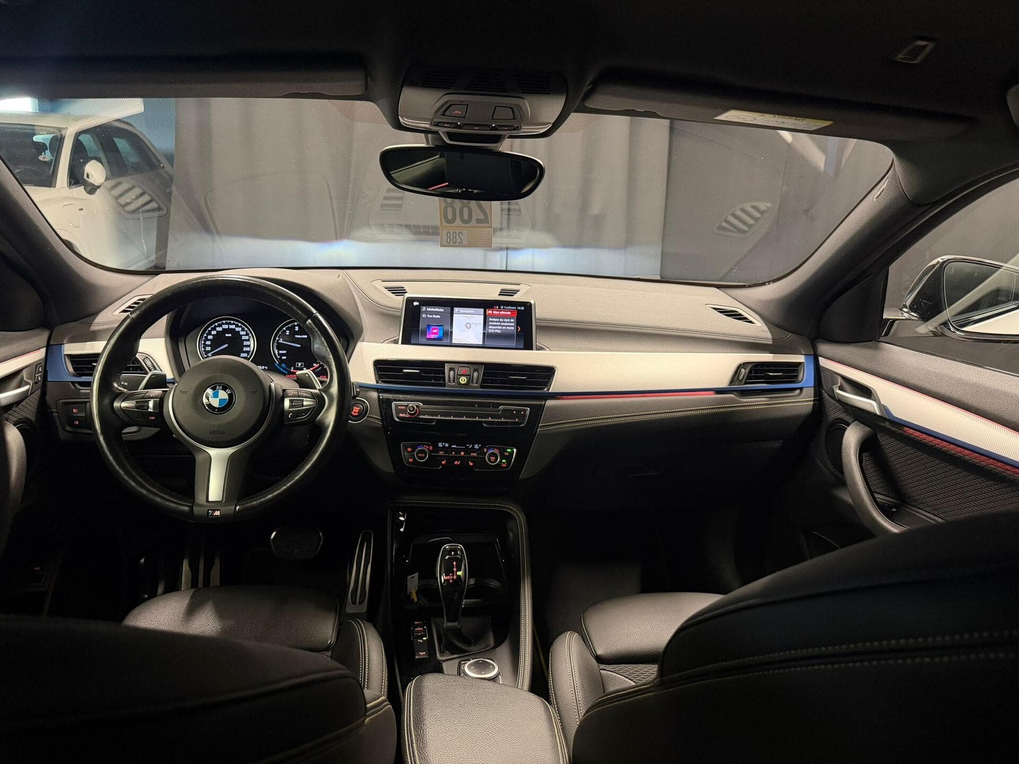 BMW X2 M35i FEUX LED / NAVI / HAYON ELEC (2021) - Photo 2