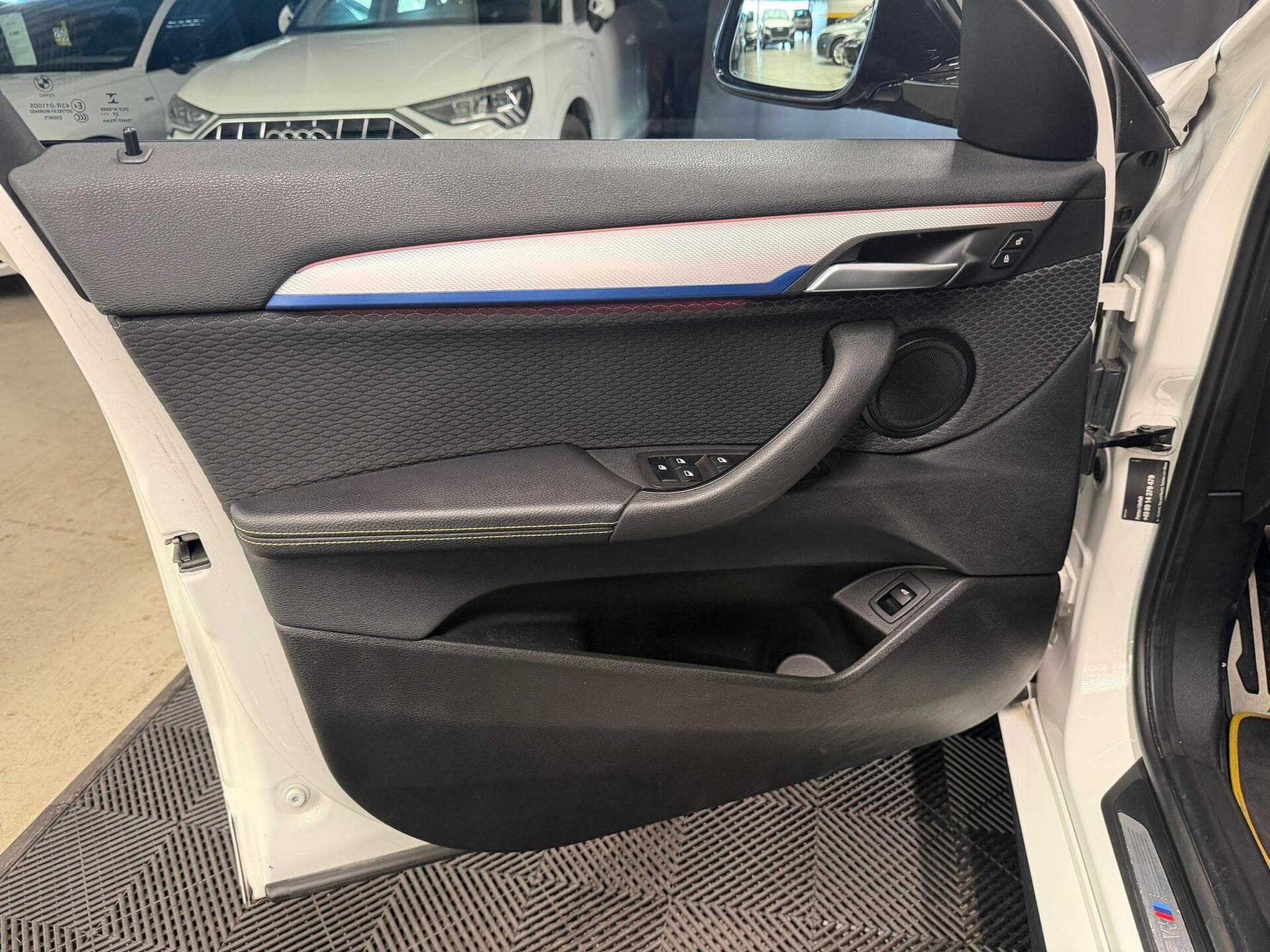 BMW X2 M35i FEUX LED / NAVI / HAYON ELEC (2021) - Photo 8
