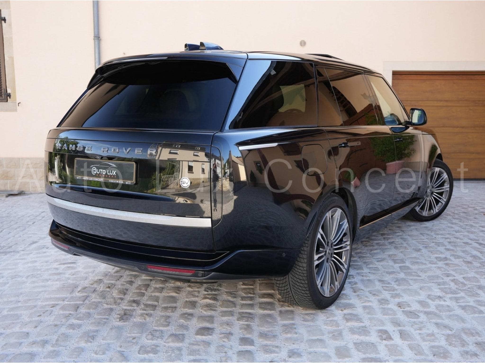Land-Rover Range Rover LWB P530 SV (2025) - Photo 3