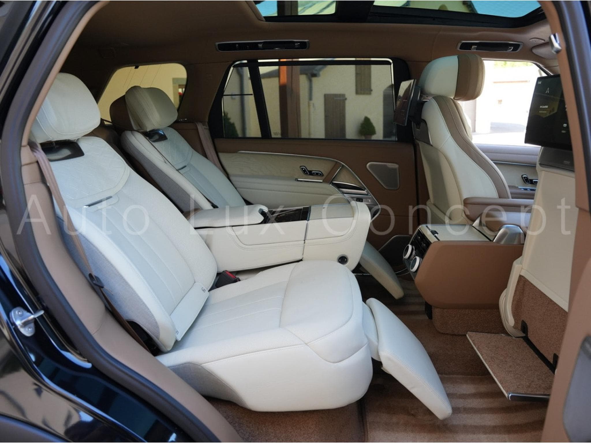 Land-Rover Range Rover LWB P530 SV (2025) - Photo 9