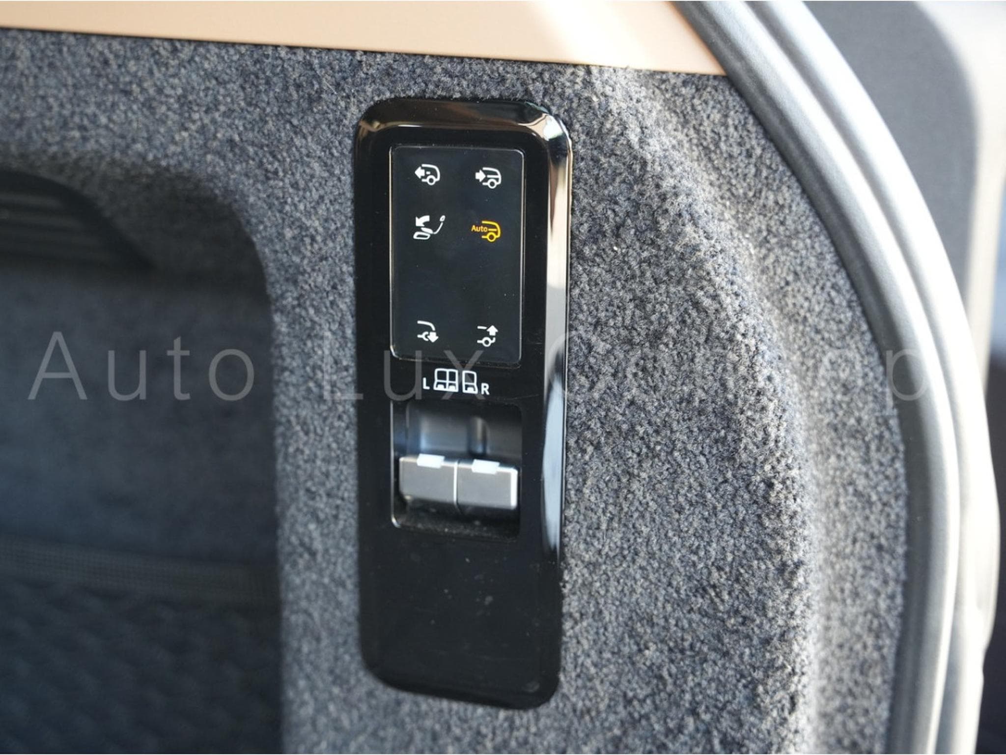 Land-Rover Range Rover LWB P530 SV (2025) - Photo 25