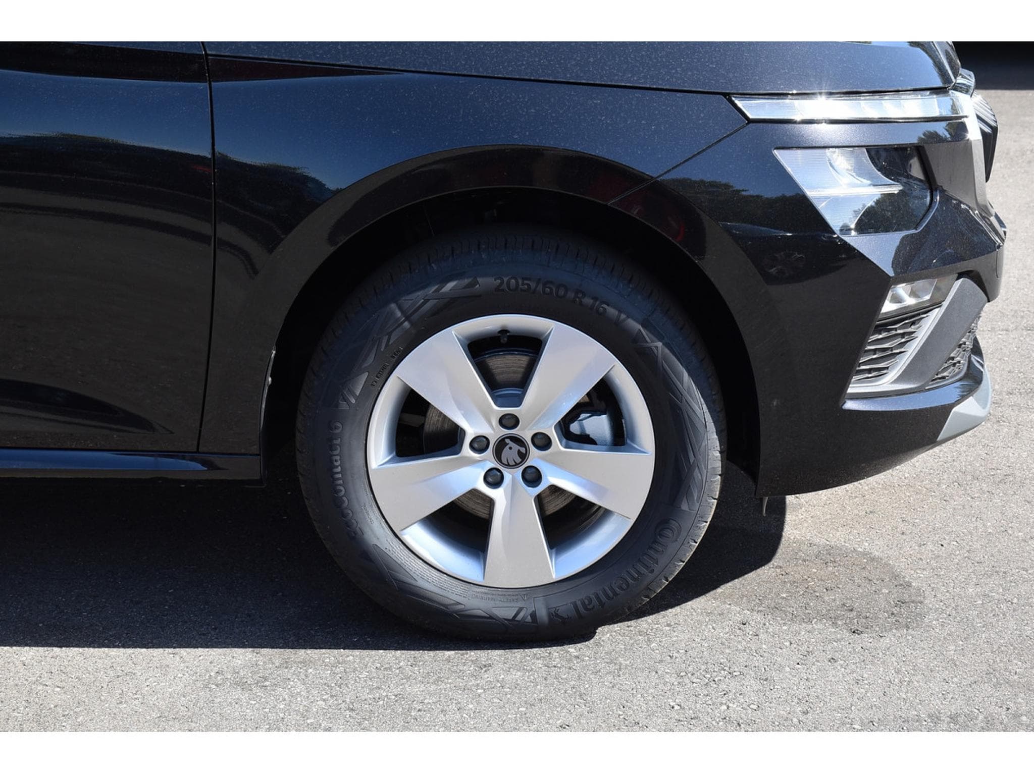 Skoda Kamiq 1.0 TSI 115 Selection DSG SG CHFF CLIMA REGUL SMARTLINK NEUF (2026) - Photo 5