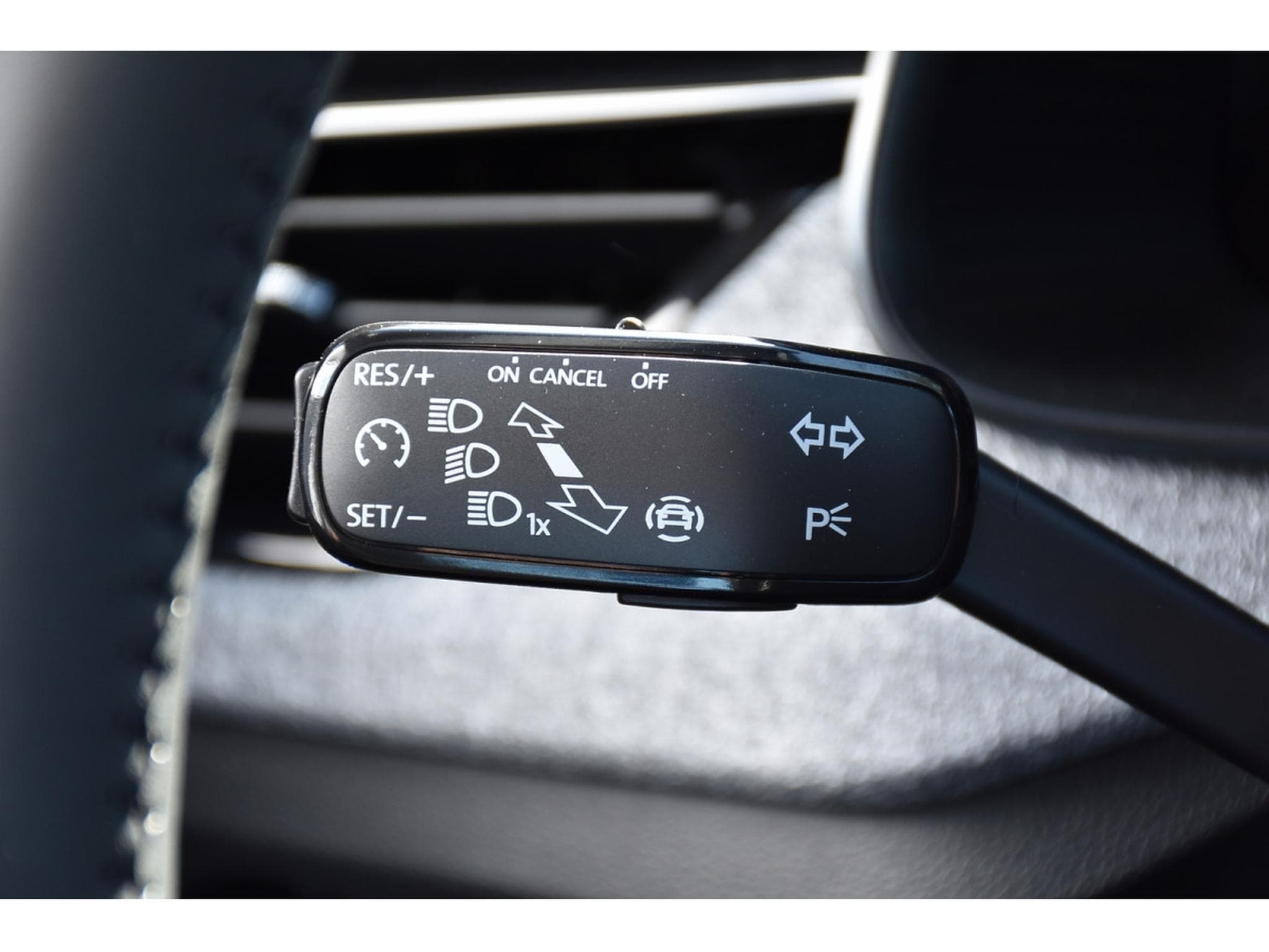 Skoda Kamiq 1.0 TSI 115 Selection DSG SG CHFF CLIMA REGUL SMARTLINK NEUF (2026) - Photo 17