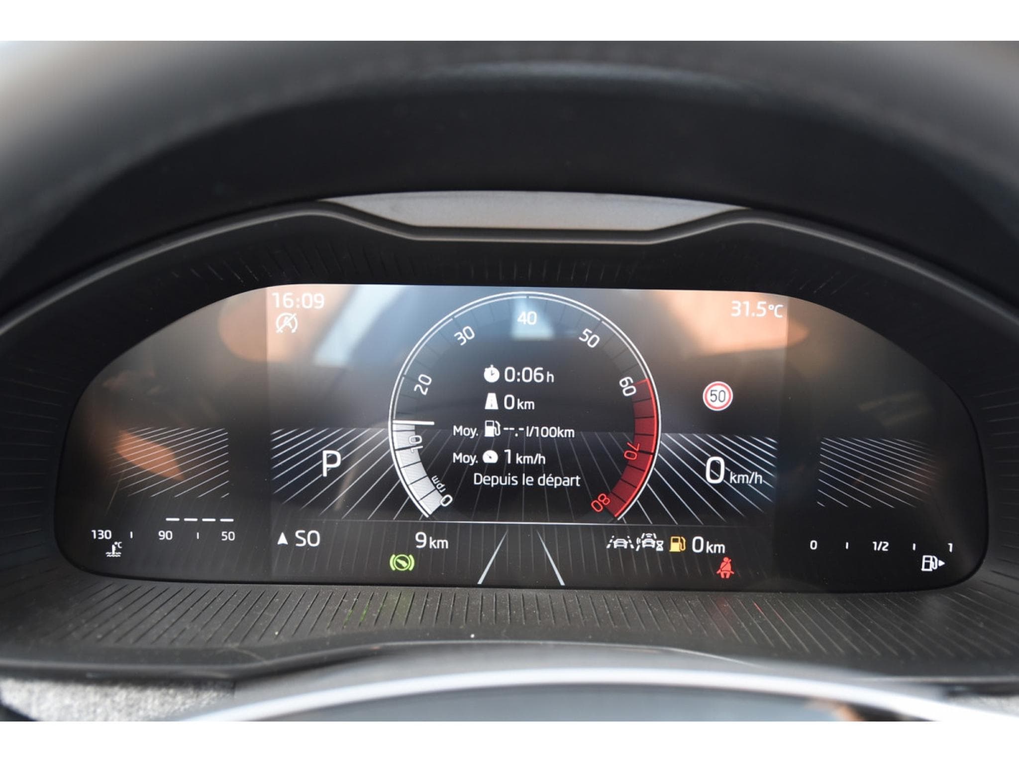Skoda Kamiq 1.0 TSI 115 Selection DSG SG CHFF CLIMA REGUL SMARTLINK NEUF (2026) - Photo 14