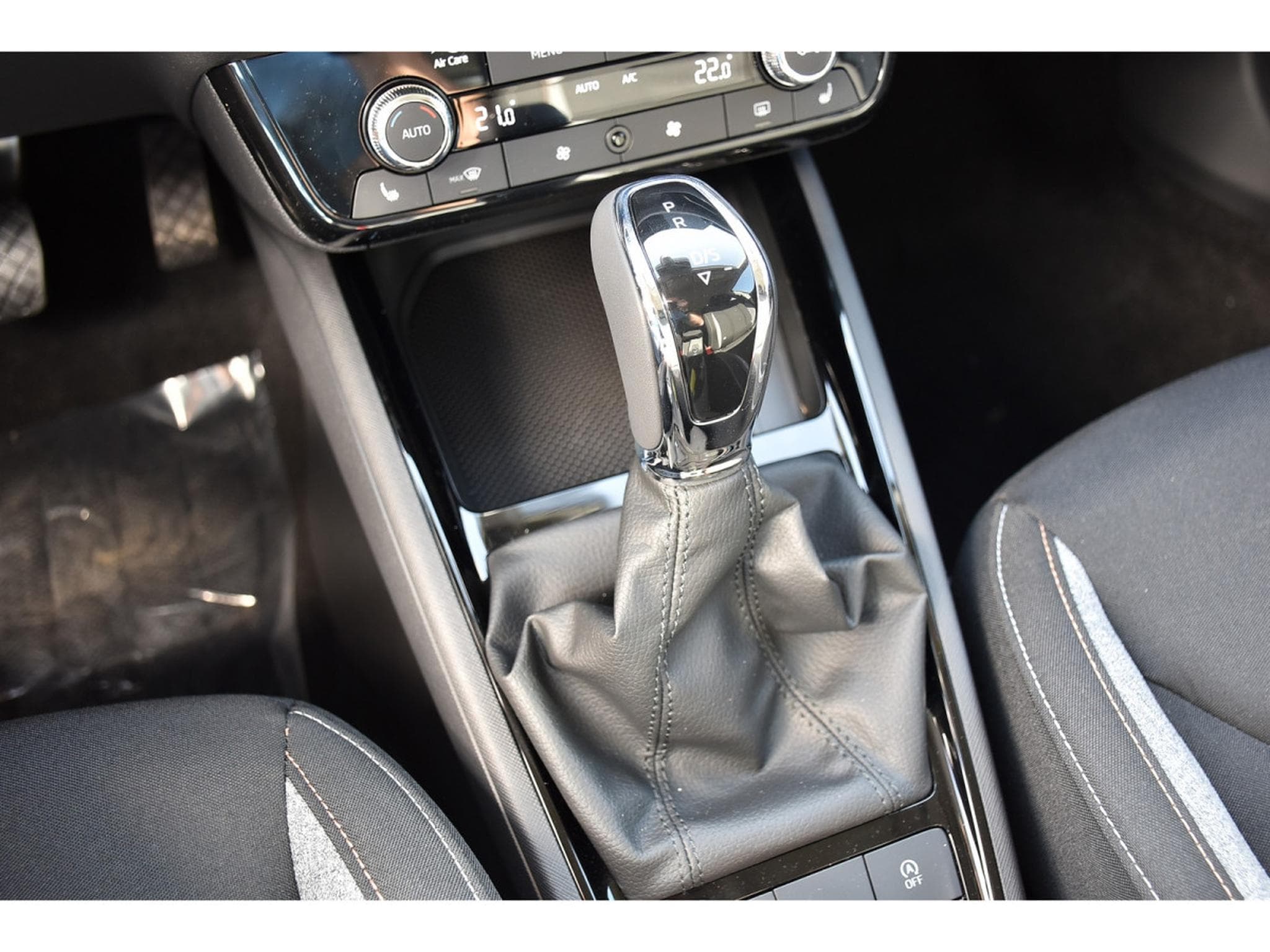 Skoda Kamiq 1.0 TSI 115 Selection DSG SG CHFF CLIMA REGUL SMARTLINK NEUF (2026) - Photo 16