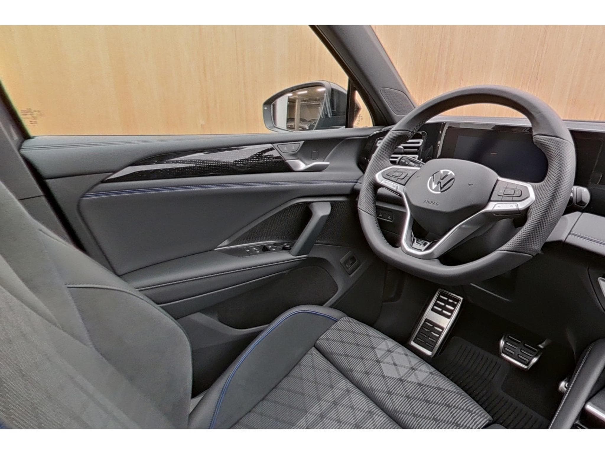 VW Tiguan R-Line 2.0 TDI 4Motion 200KW-272CV DSG7 - Toit Ouvrant - Att (2025) - Photo 11