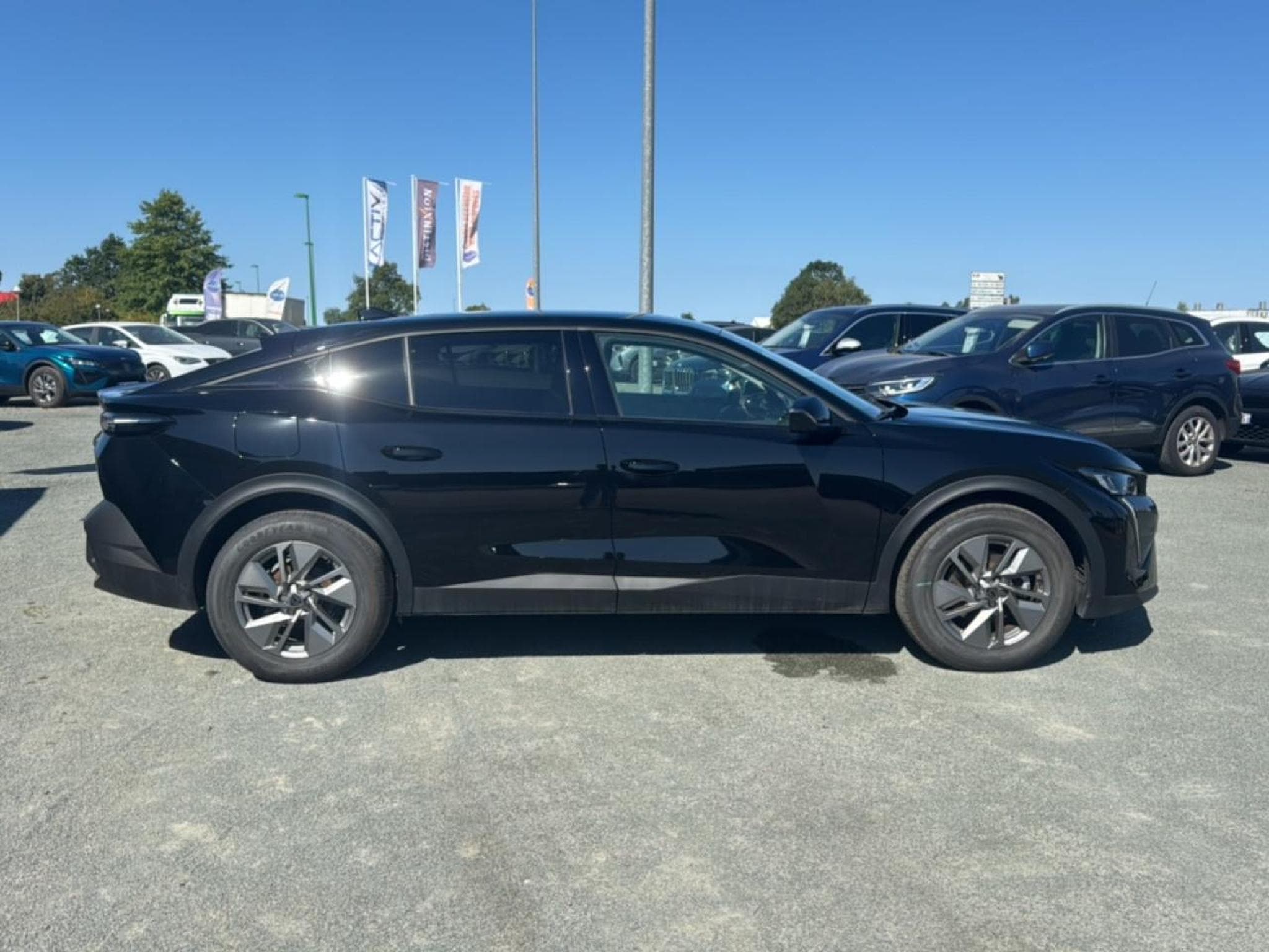 Peugeot 408 HYBRID 145 ALLURE E-DCS6 (2025) - Photo 4