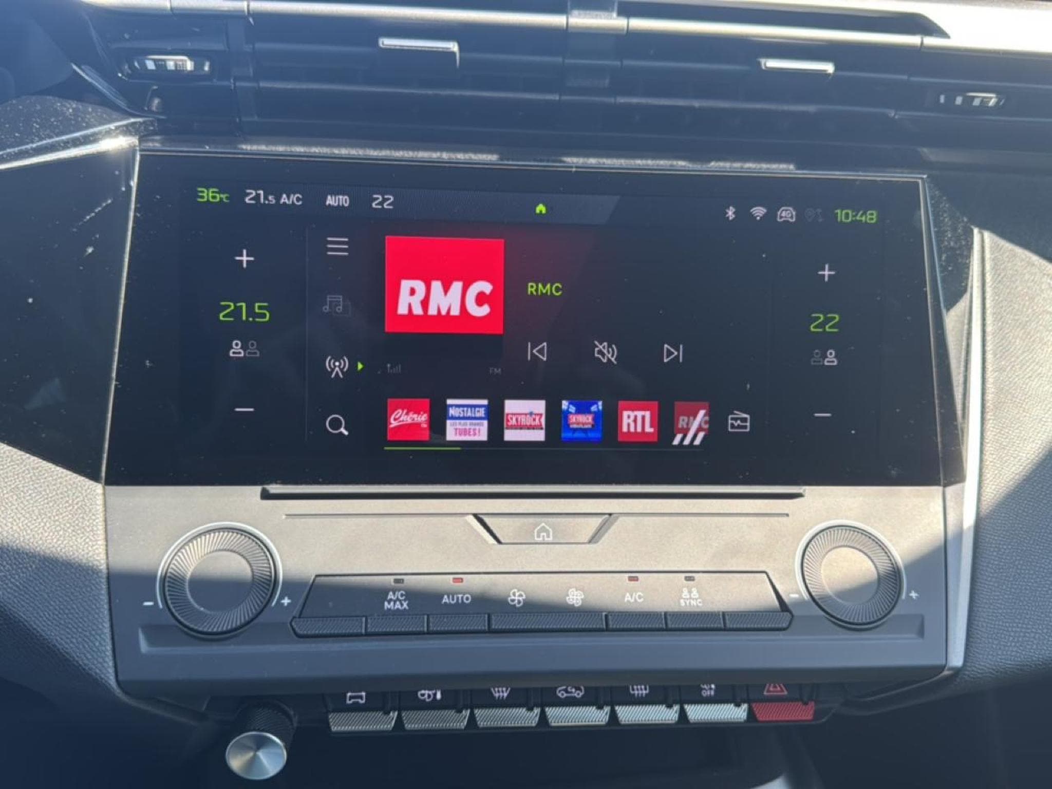 Peugeot 408 HYBRID 145 ALLURE E-DCS6 (2025) - Photo 17