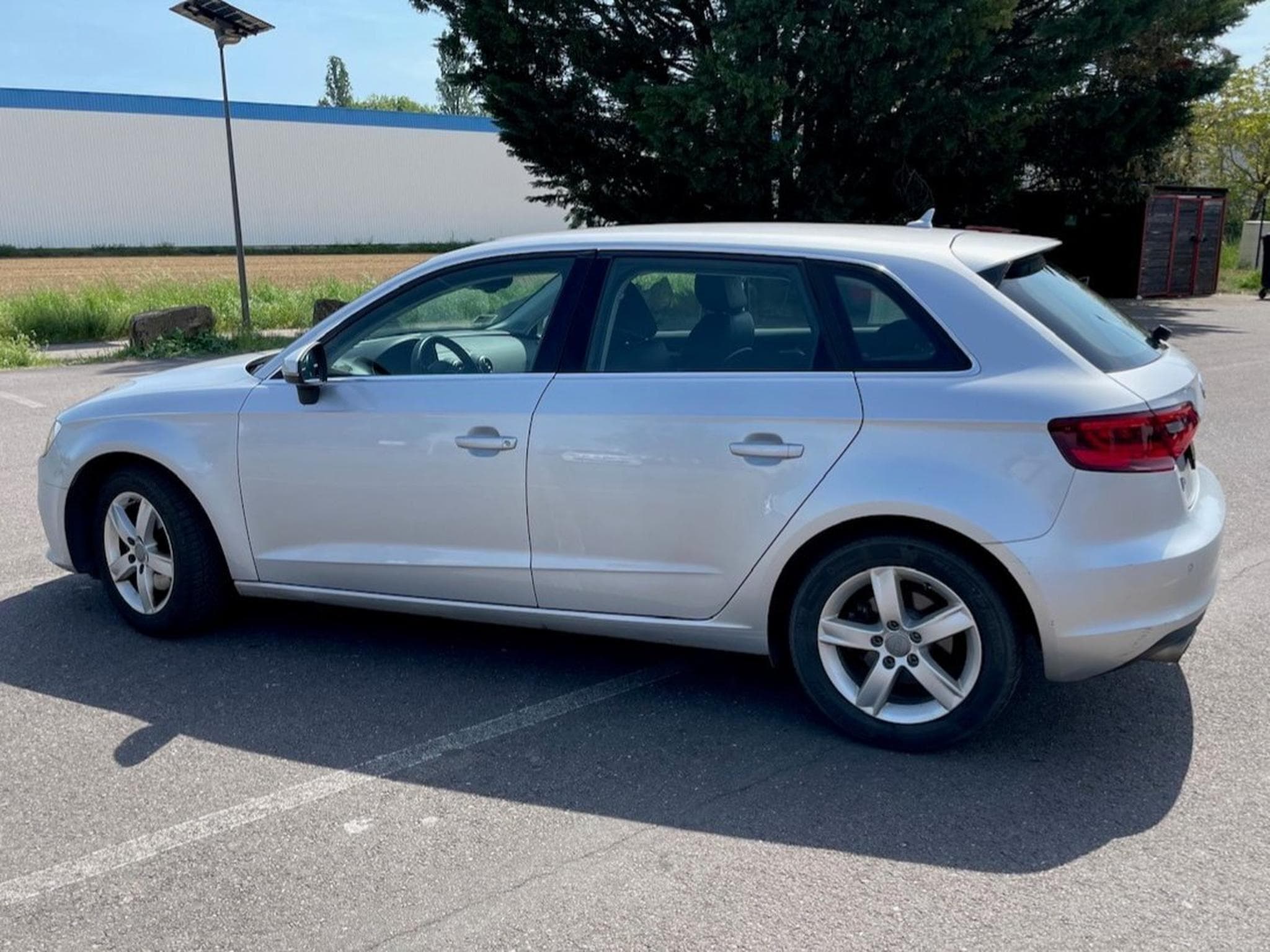 Audi A3 Ambition Luxe 2.0 TDI 150 ch Xénon Navi (2013) - Photo 2